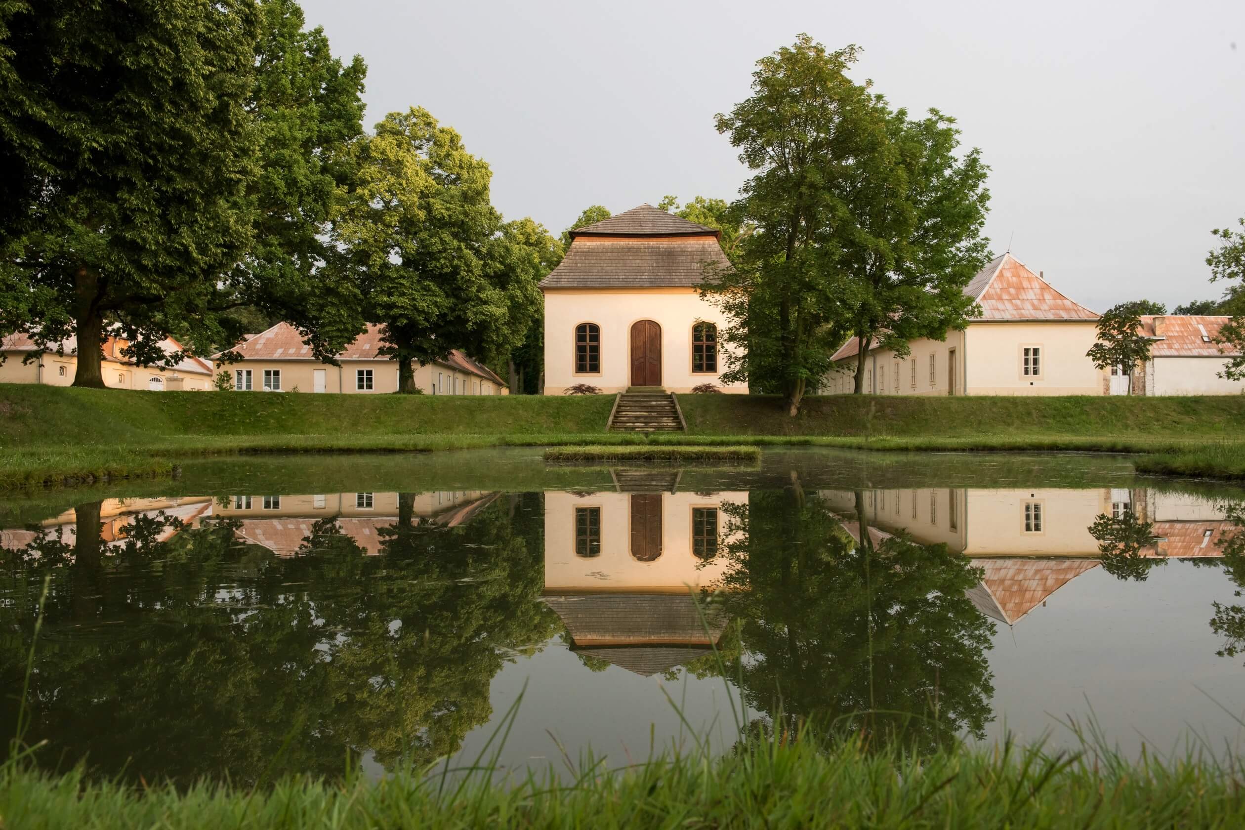 Bon Repos castle czech republic lake