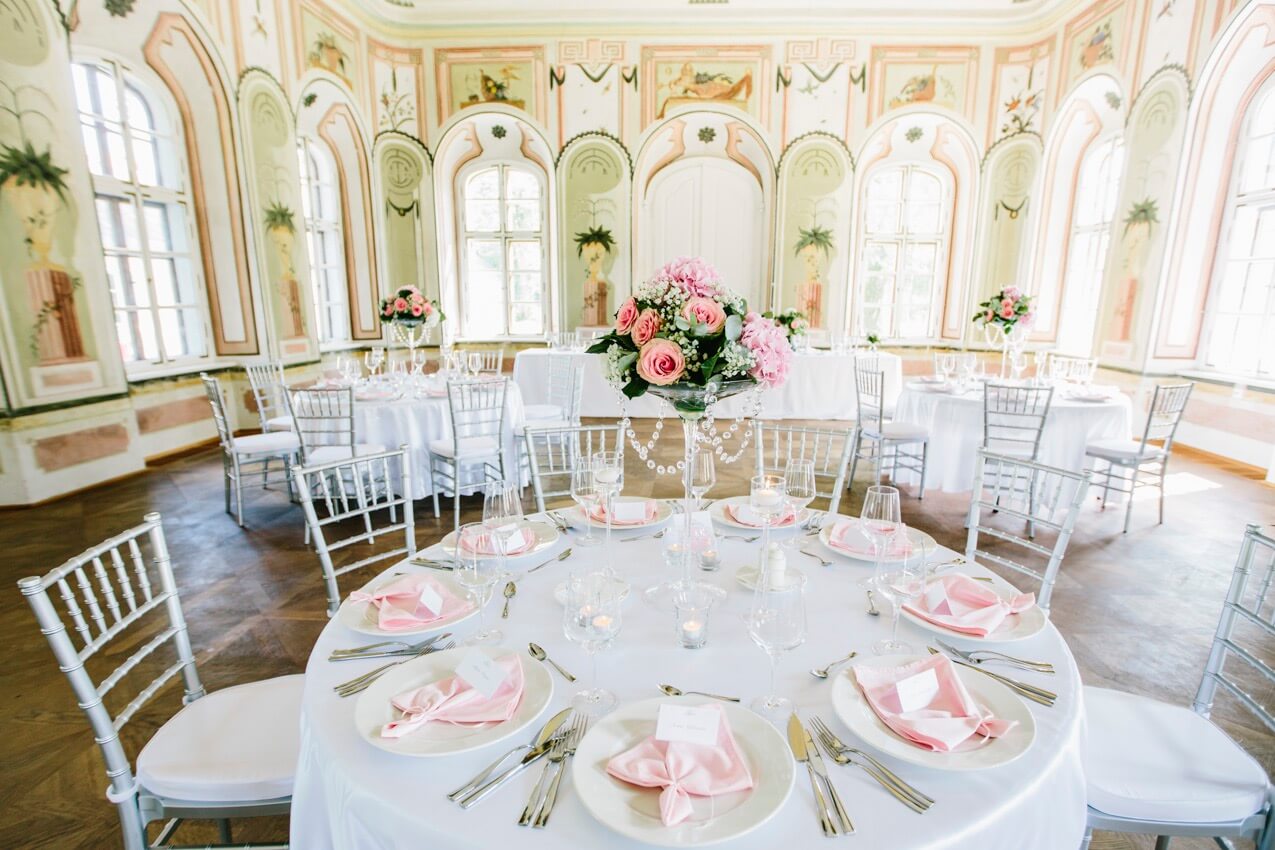 Bon Repos castle czech republic wedding roses