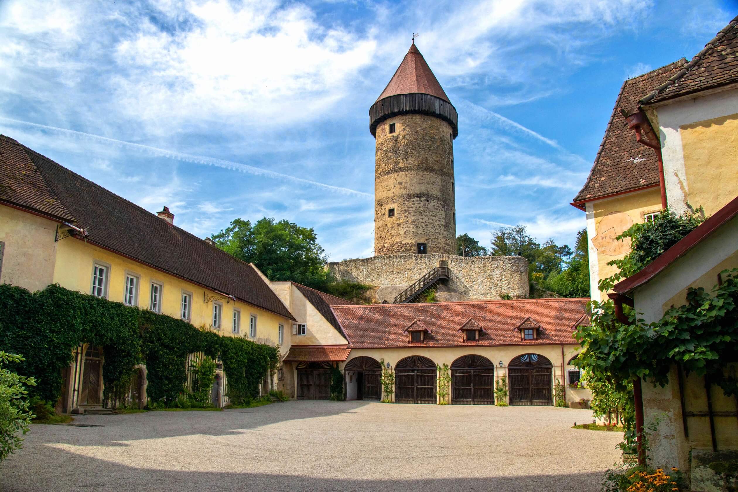 Burg-Clam-Tum-Hof