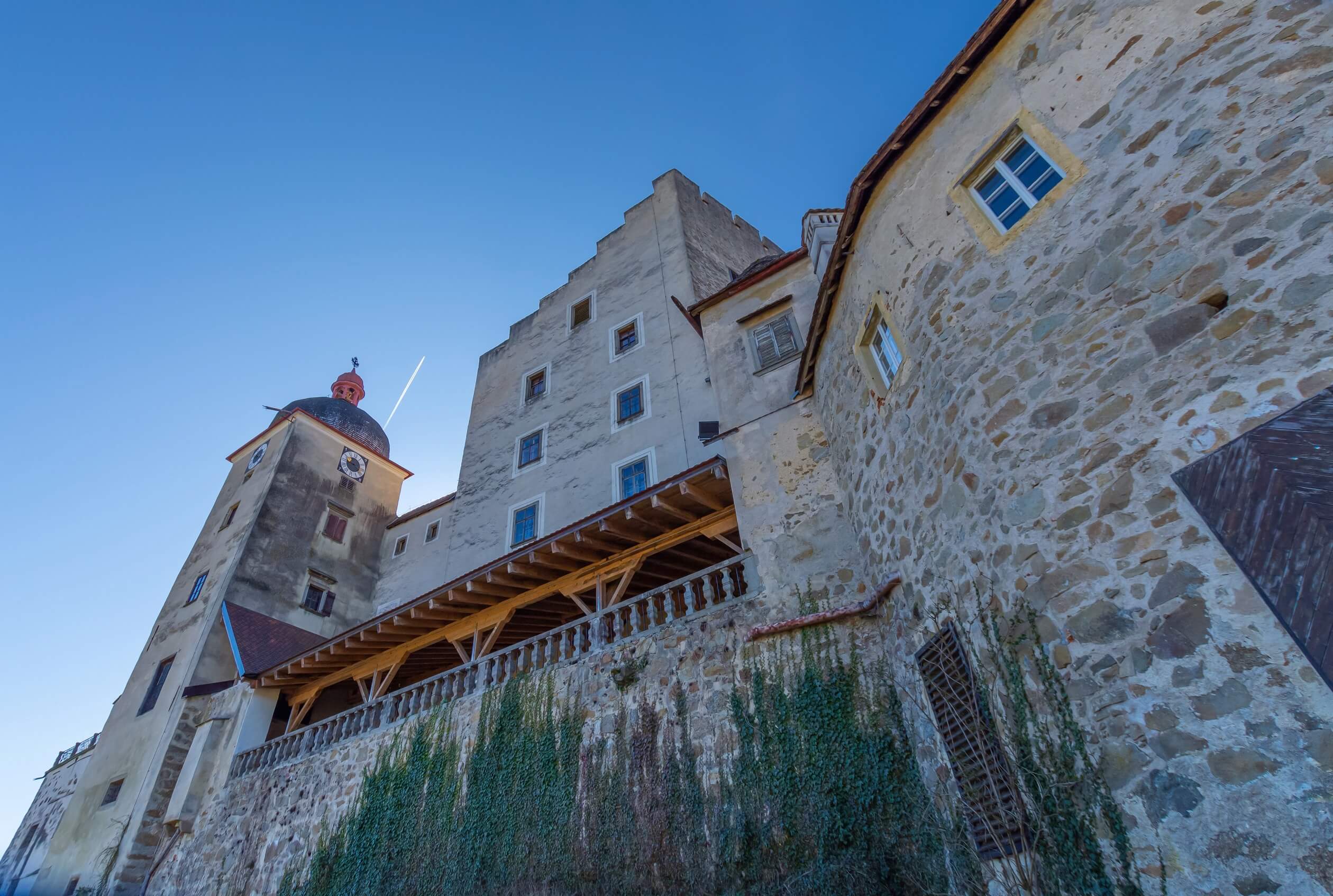 Burg Clam castle wall