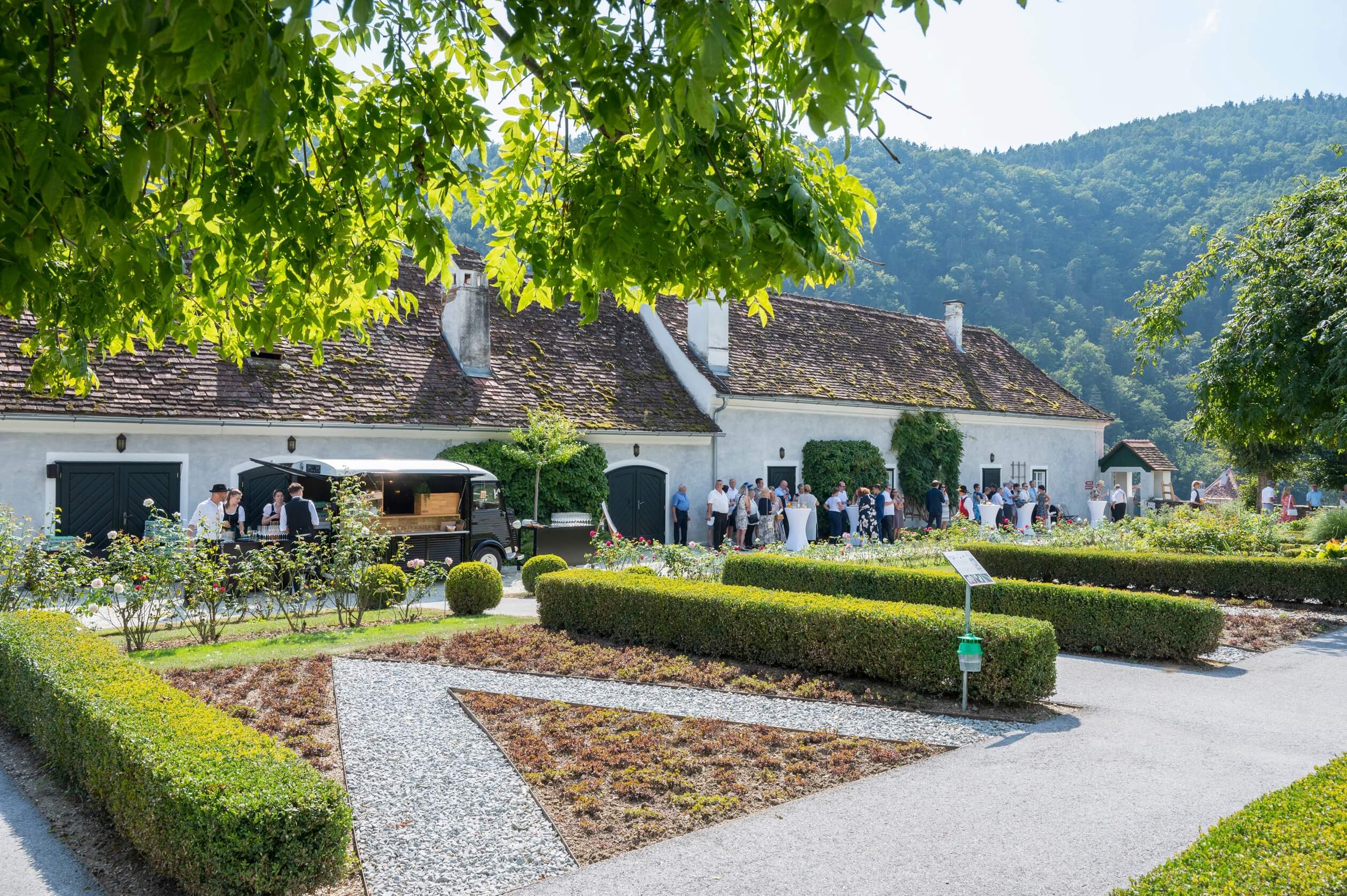 Herberstein Garten Empfang by Helmut Schweighofer