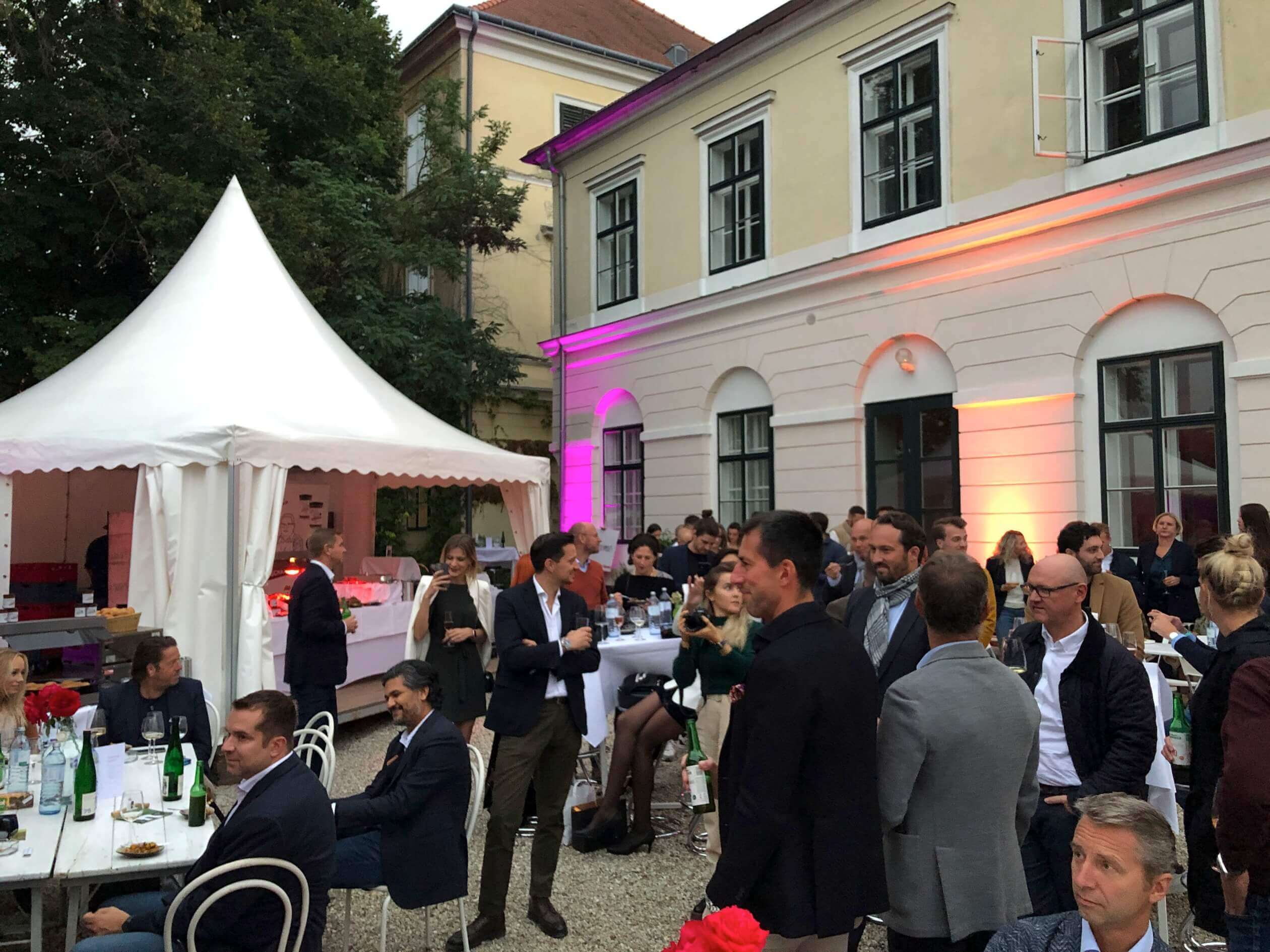 Hochzeitsschloss Hollenburg Schlosshof Empfang event Foto Abothek