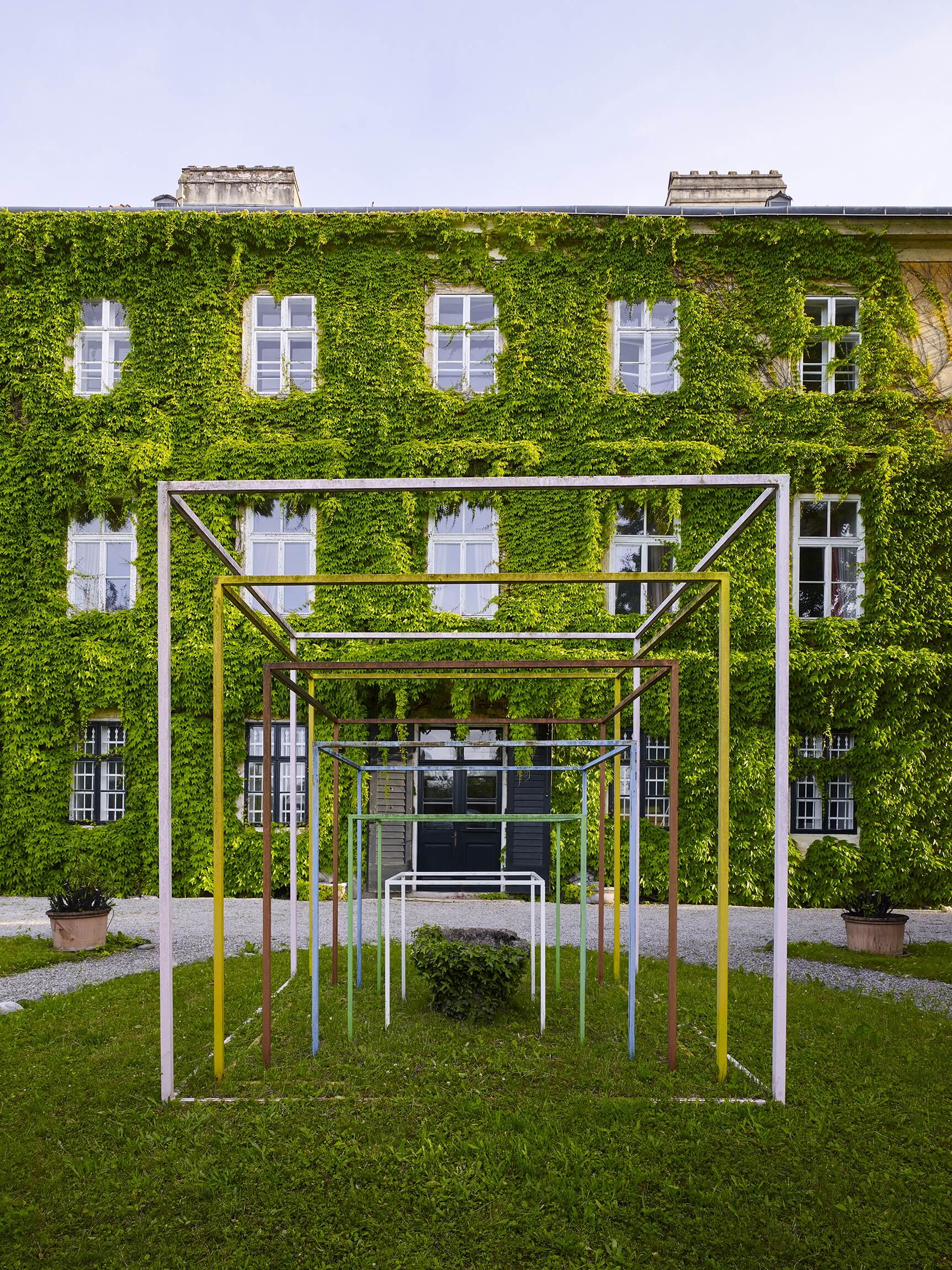 Schloss-Hollenburg-Schlosshof-Fassade-statue-Foto-Marc-Lins