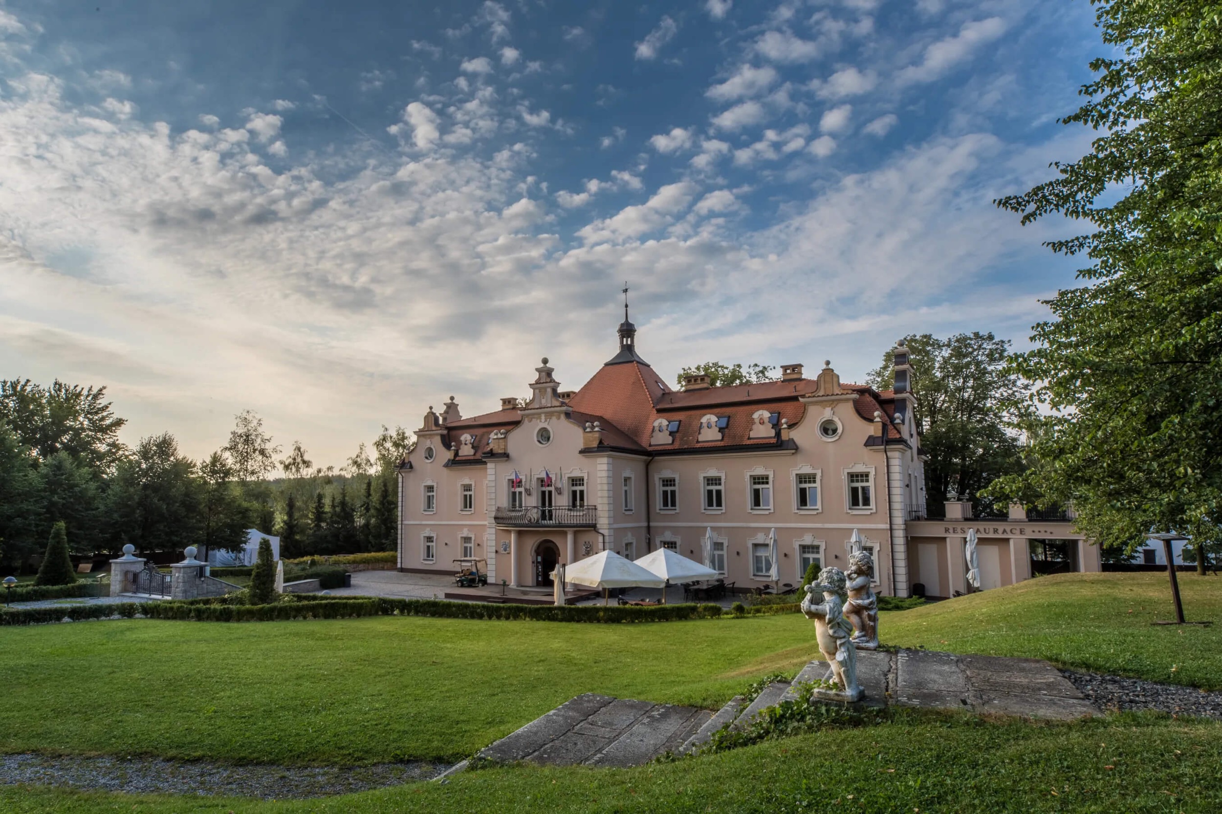 berchtold castle outside 2