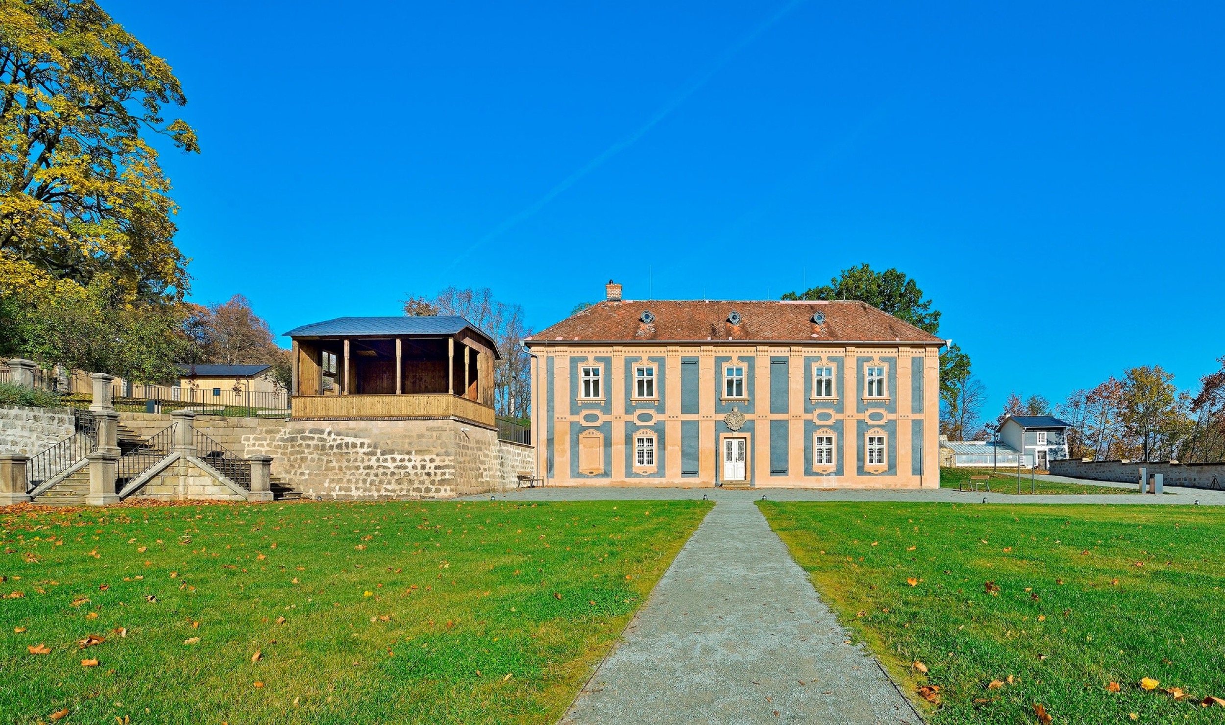 broumov monastery sidewalk