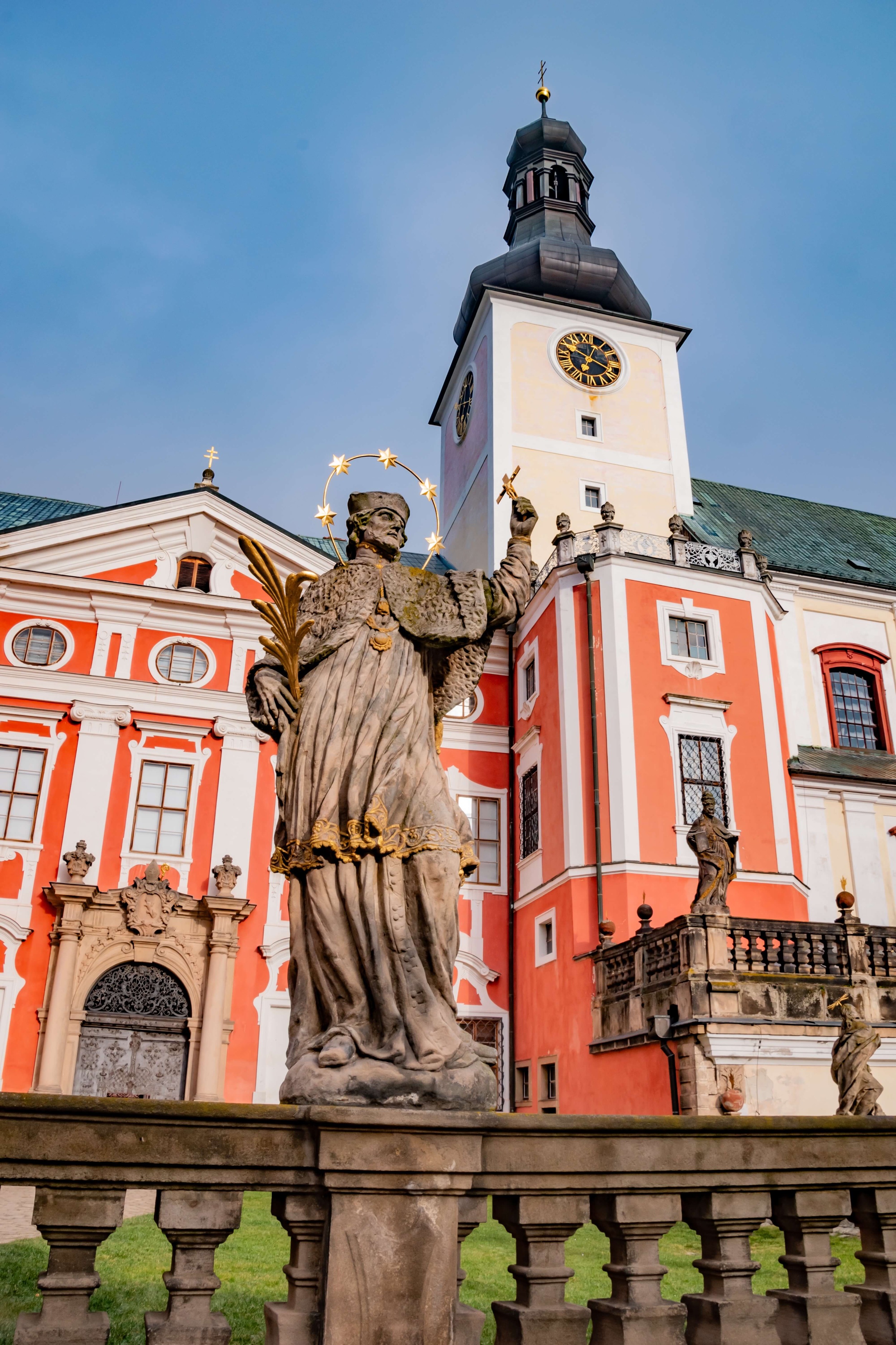 broumov-monastery-statue