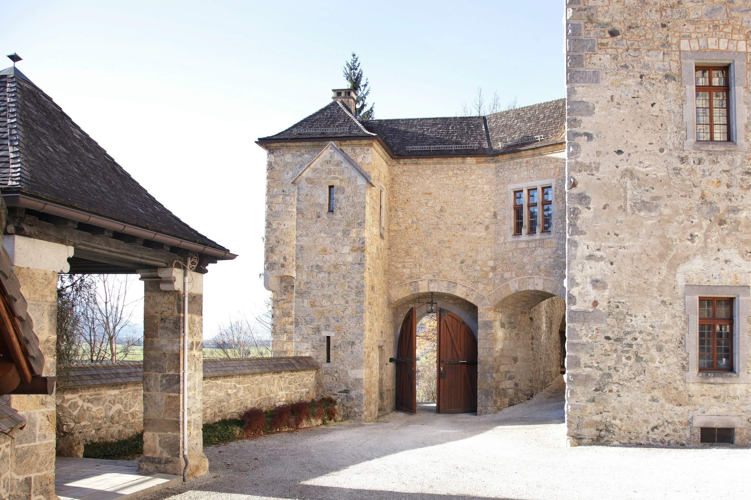 caslte fischhorn austria courtyard