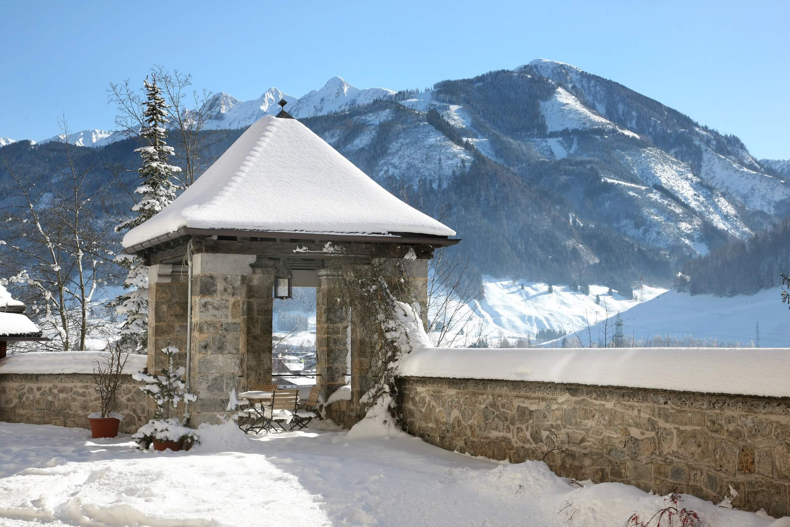 caslte fischhorn austria fortress wall