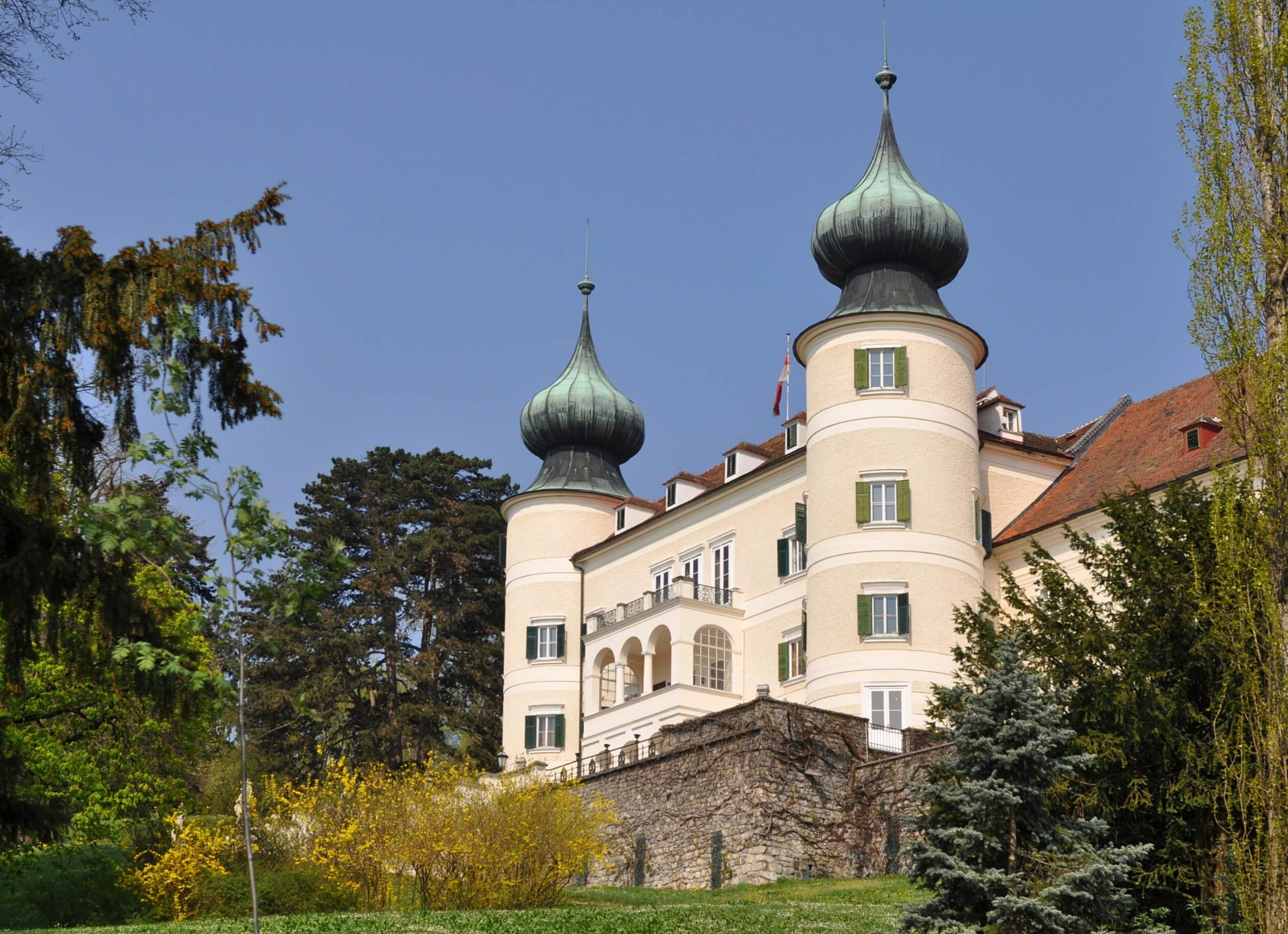 castle artstetten sideprofile