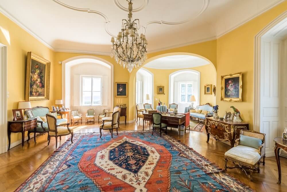 castle artstetten yellow room