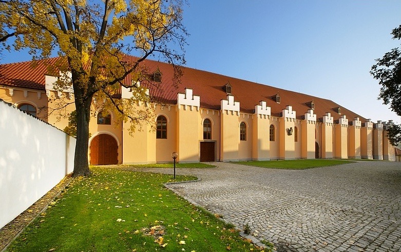 castle bechyne outside wall