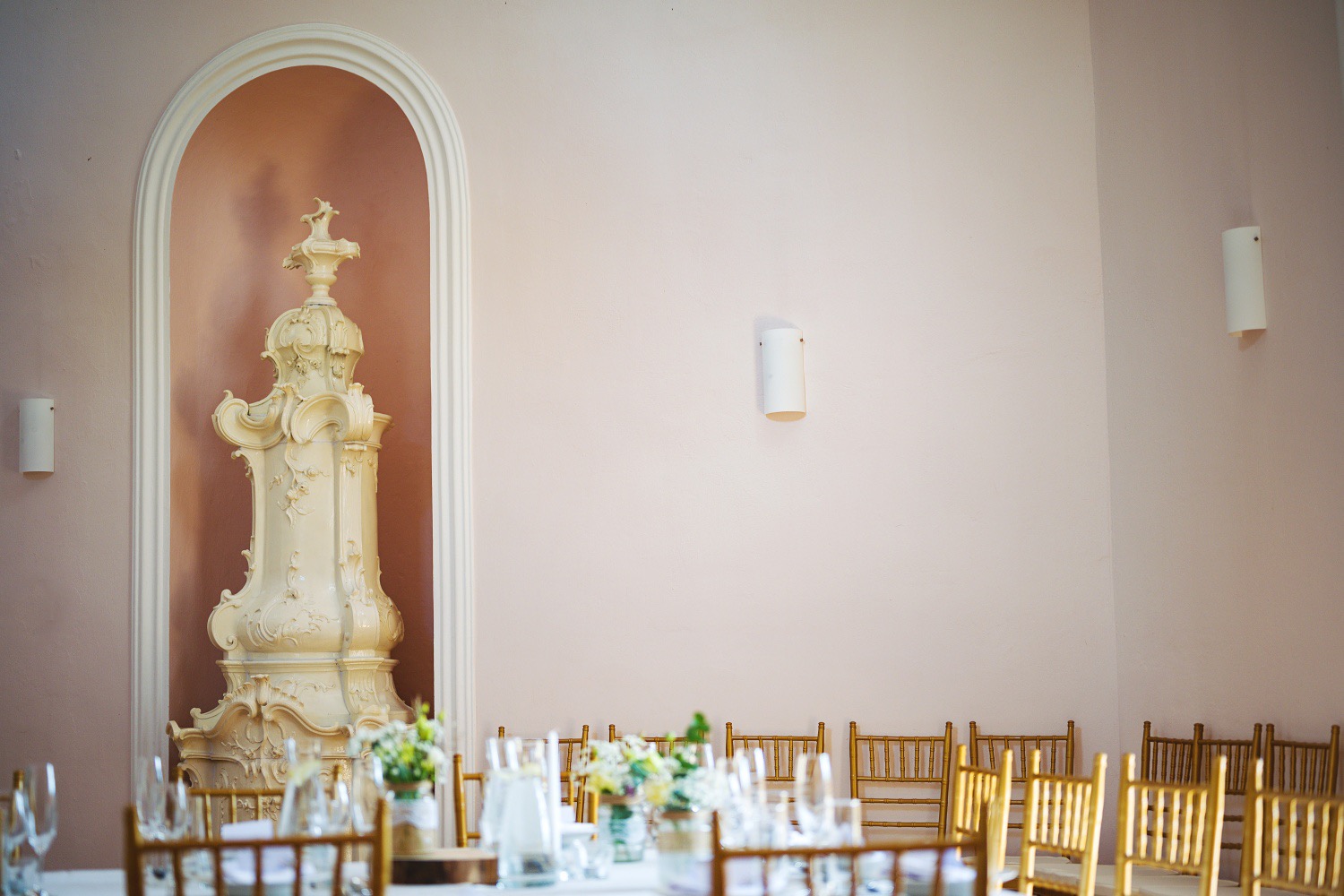 castle bechyne wedding dinner tables