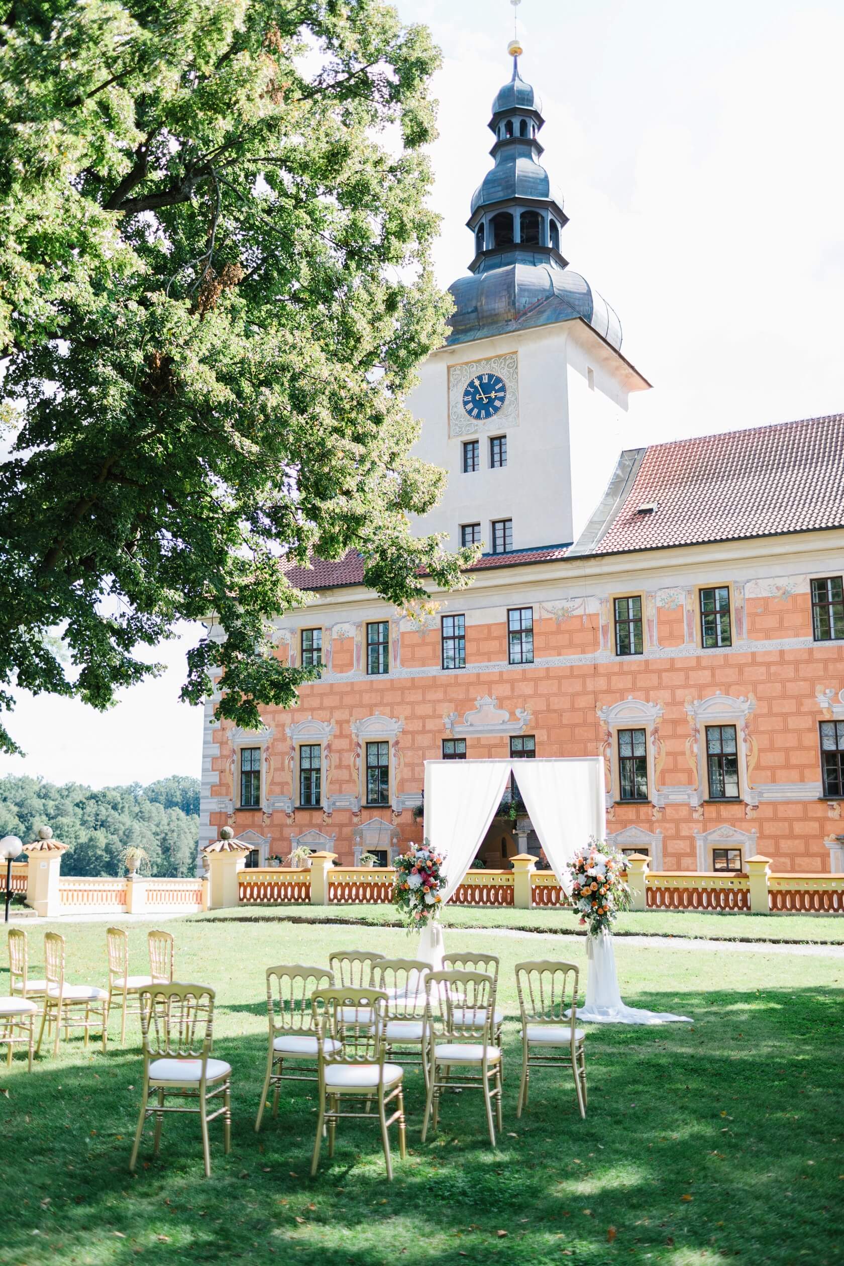 castle-bechyne-wedding-in-the-park