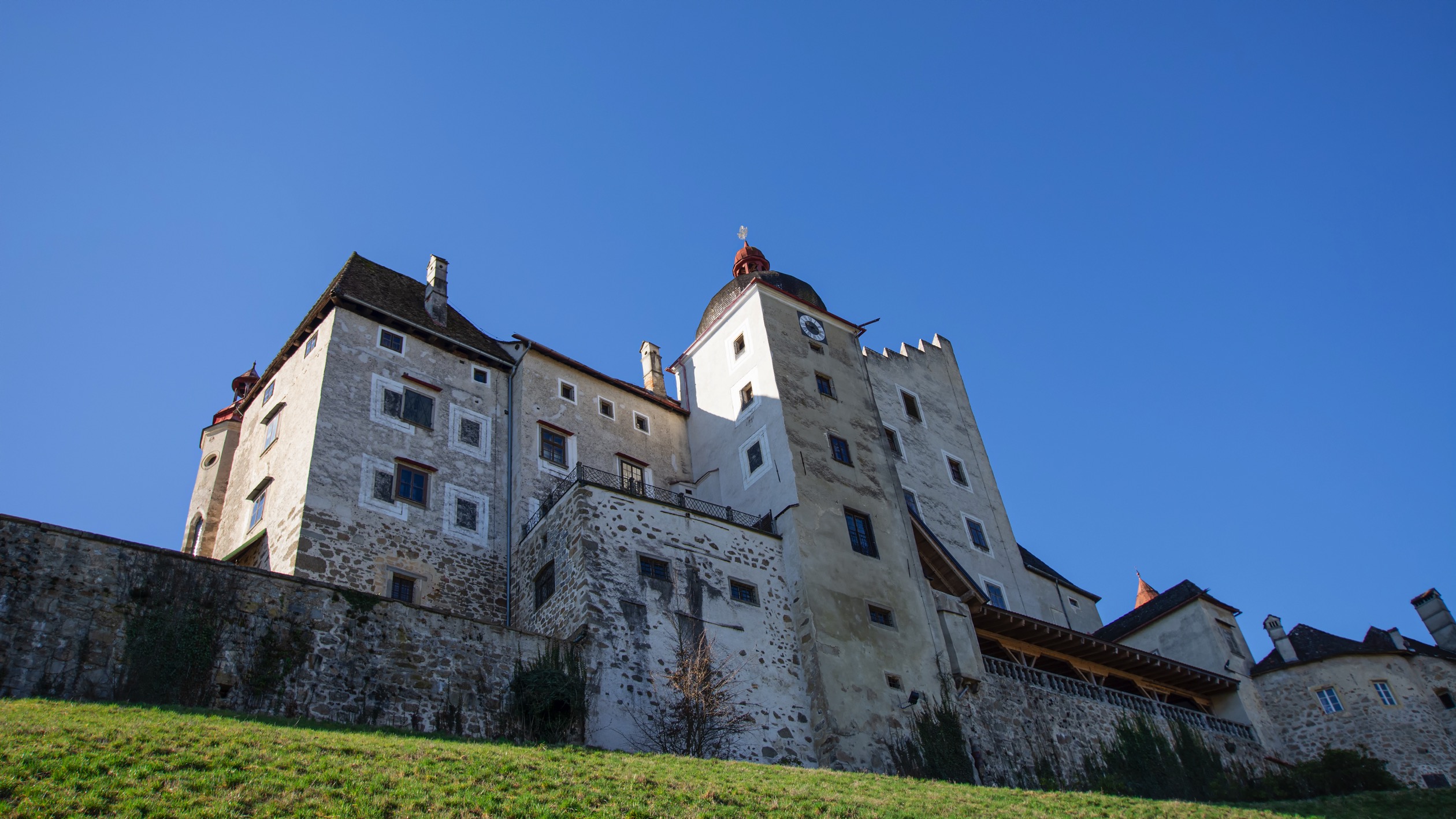 castle clam wall