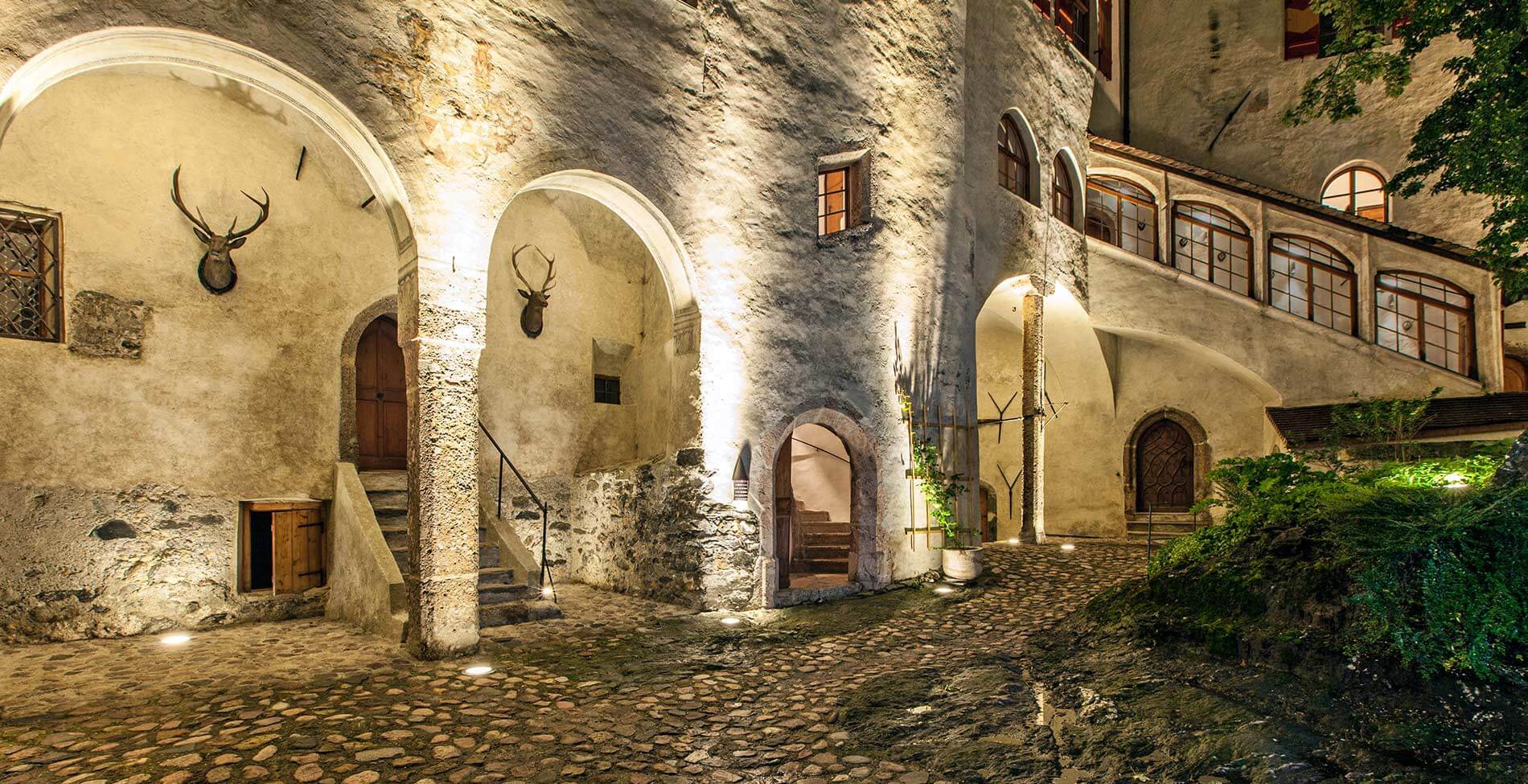 castle friedberg courtyard