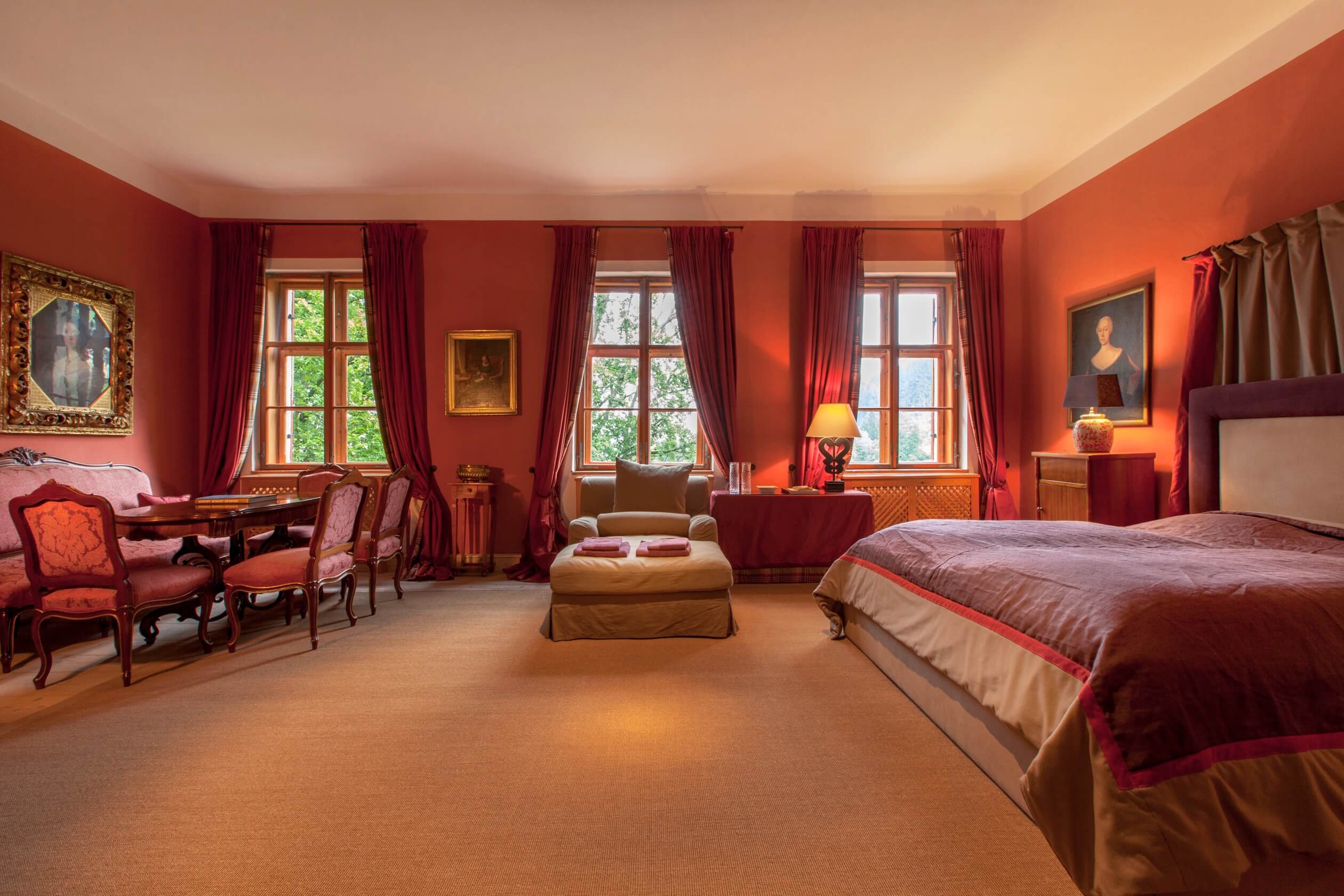 castle friedberg red bedroom