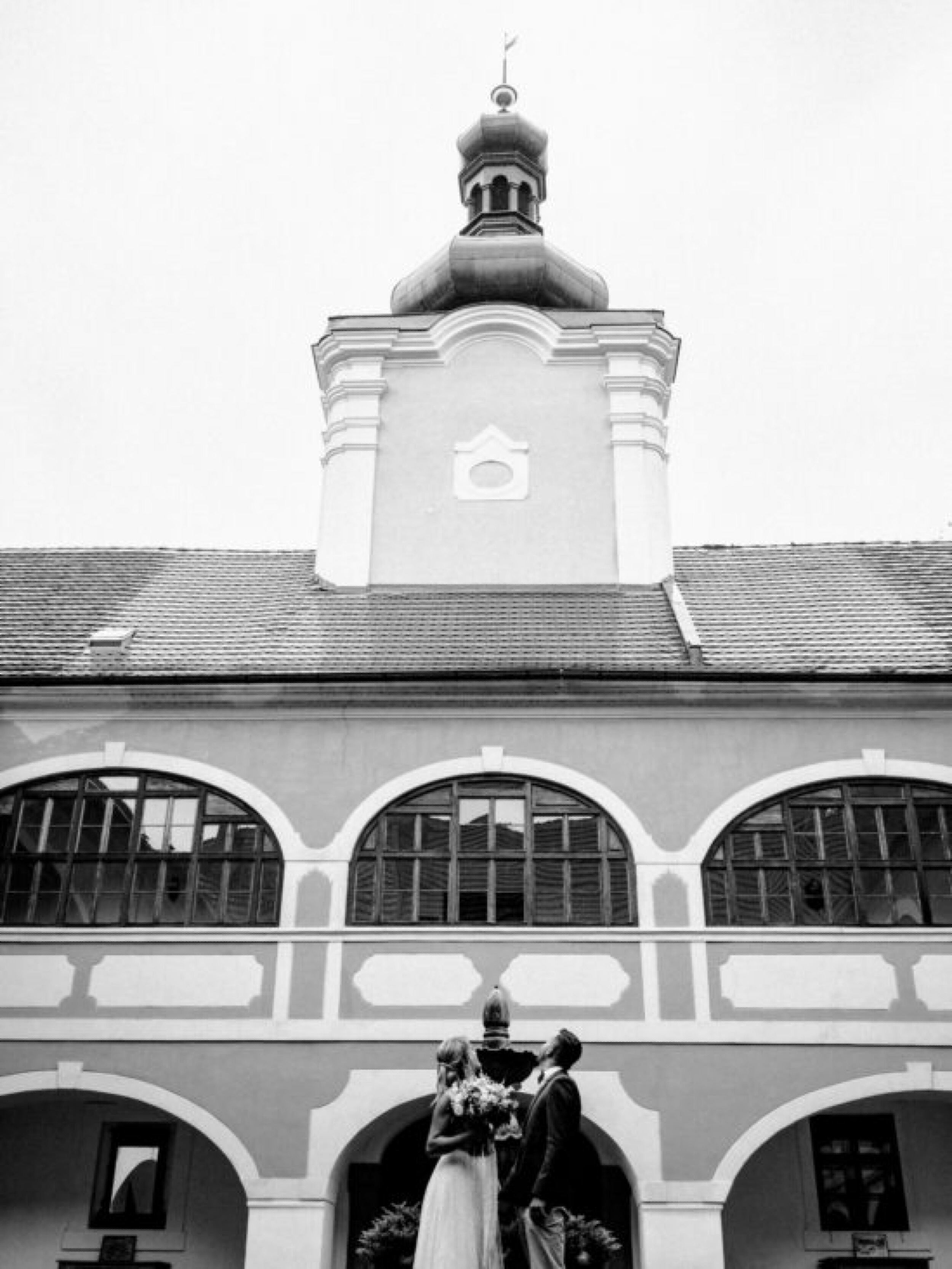 castle-lesany-wedding-look-up