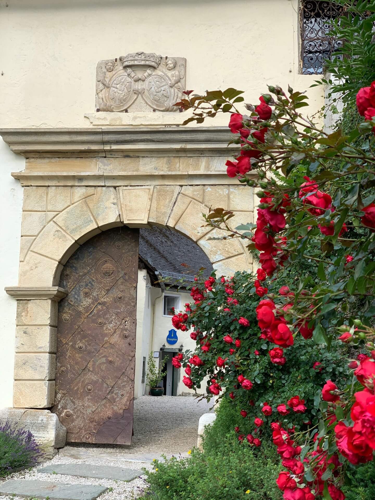 castle-moosburg-main-gate