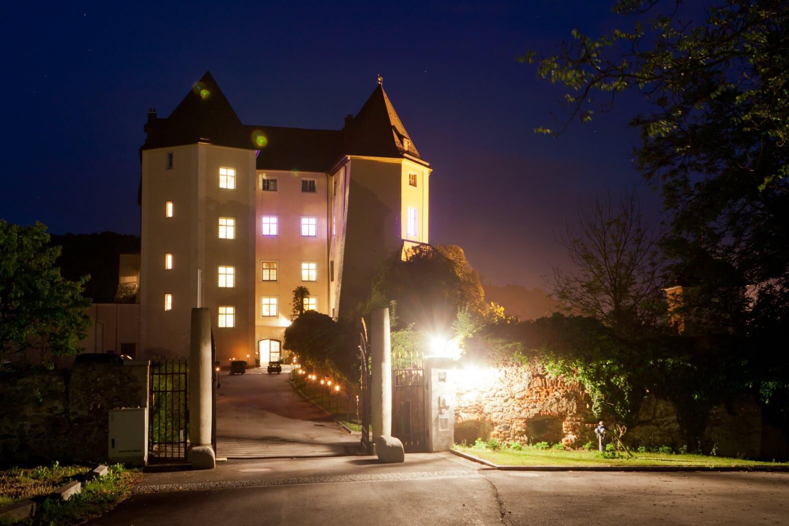 castle steyregg upper austria by night