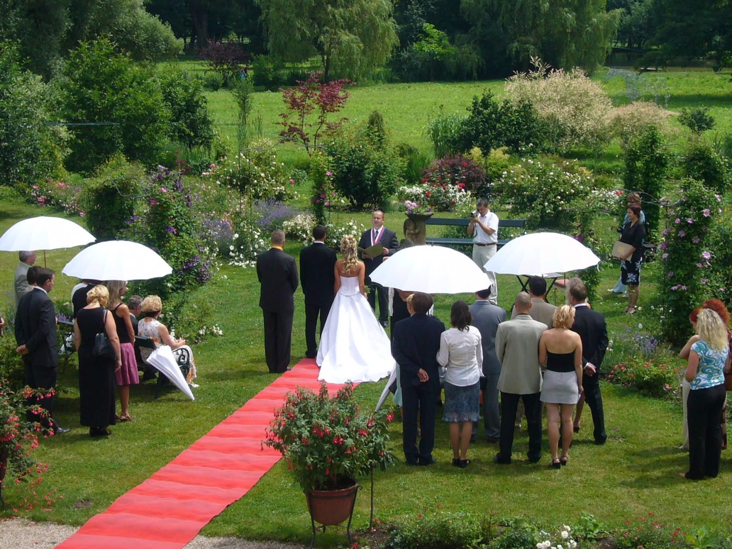 castolovice castle castle garden wedding