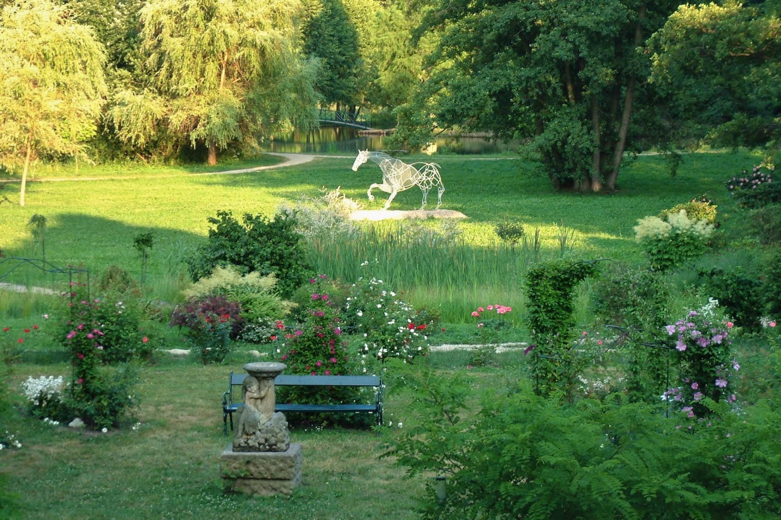 castolovice castle garde statue