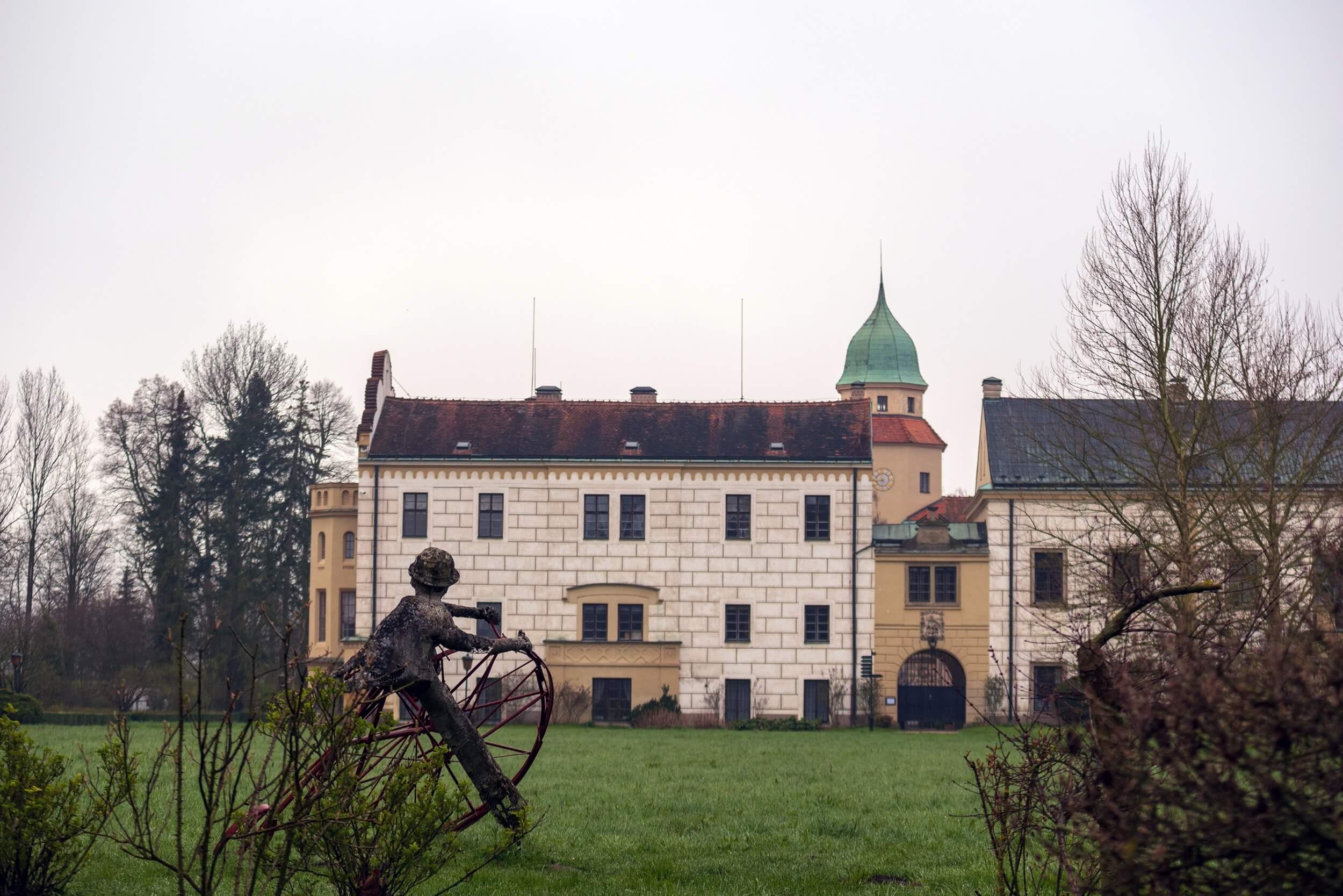 castolovice castle spring garden