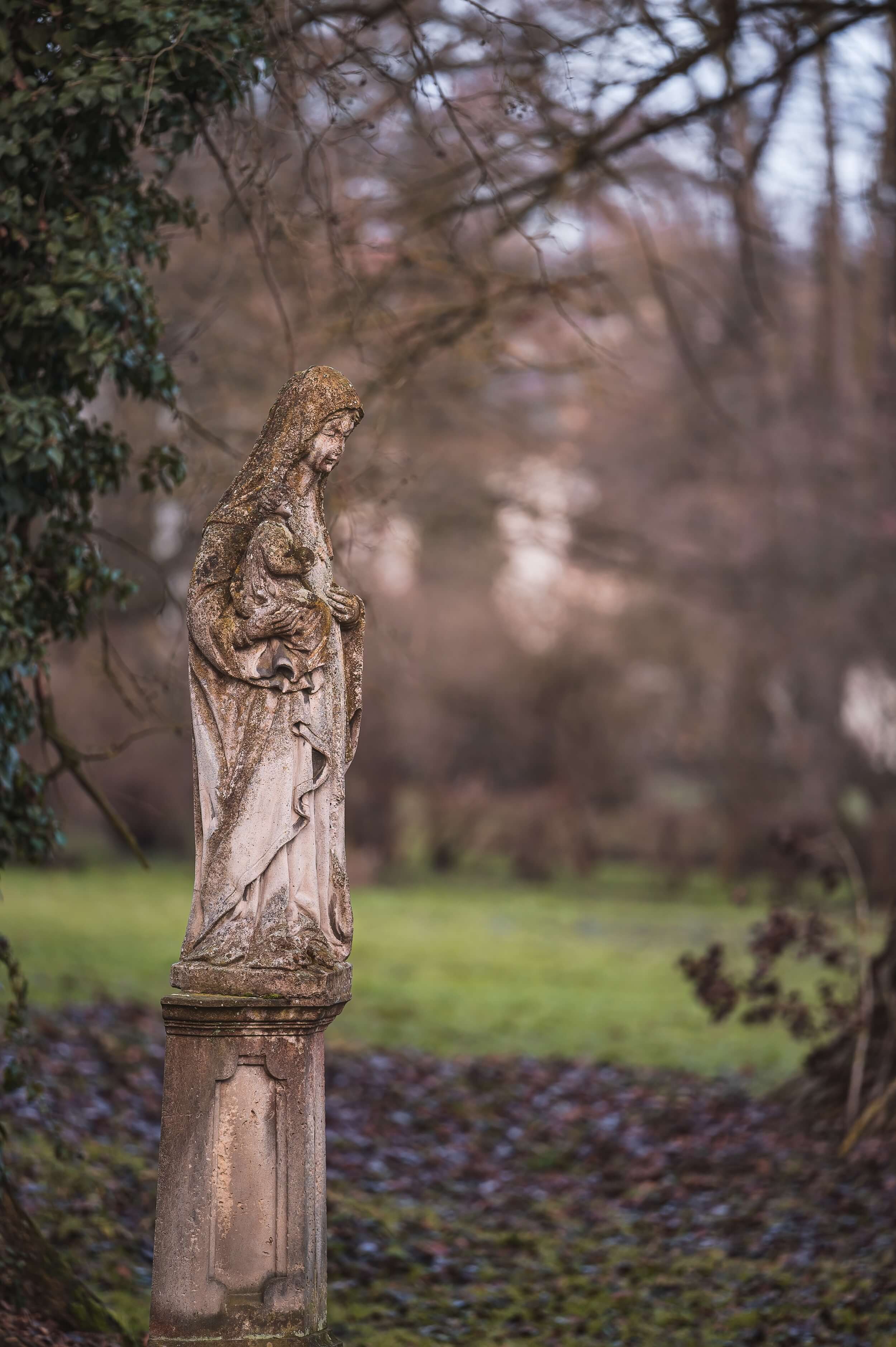 castolovice-castle-statue