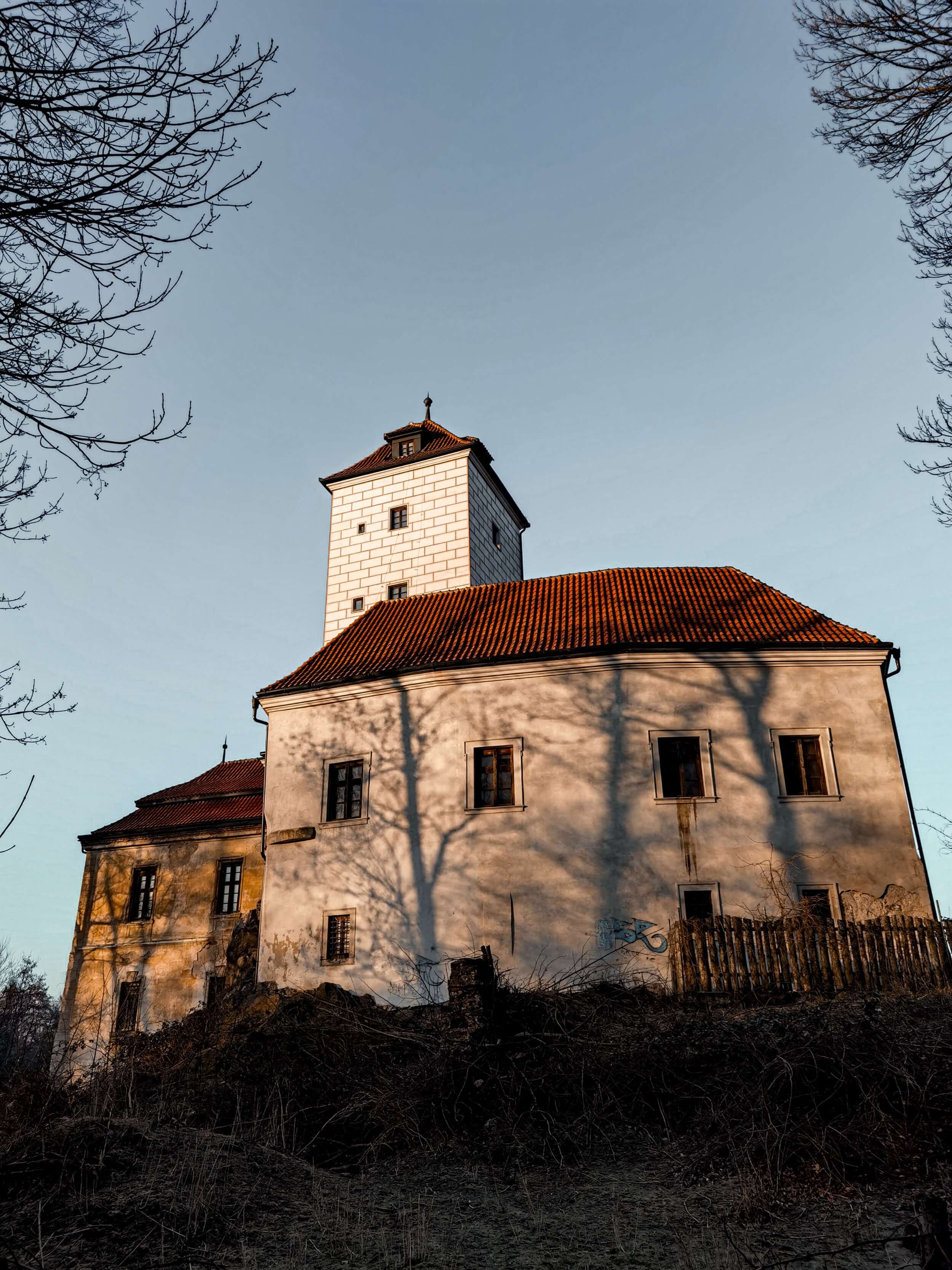 chateau-lobkovice-outside