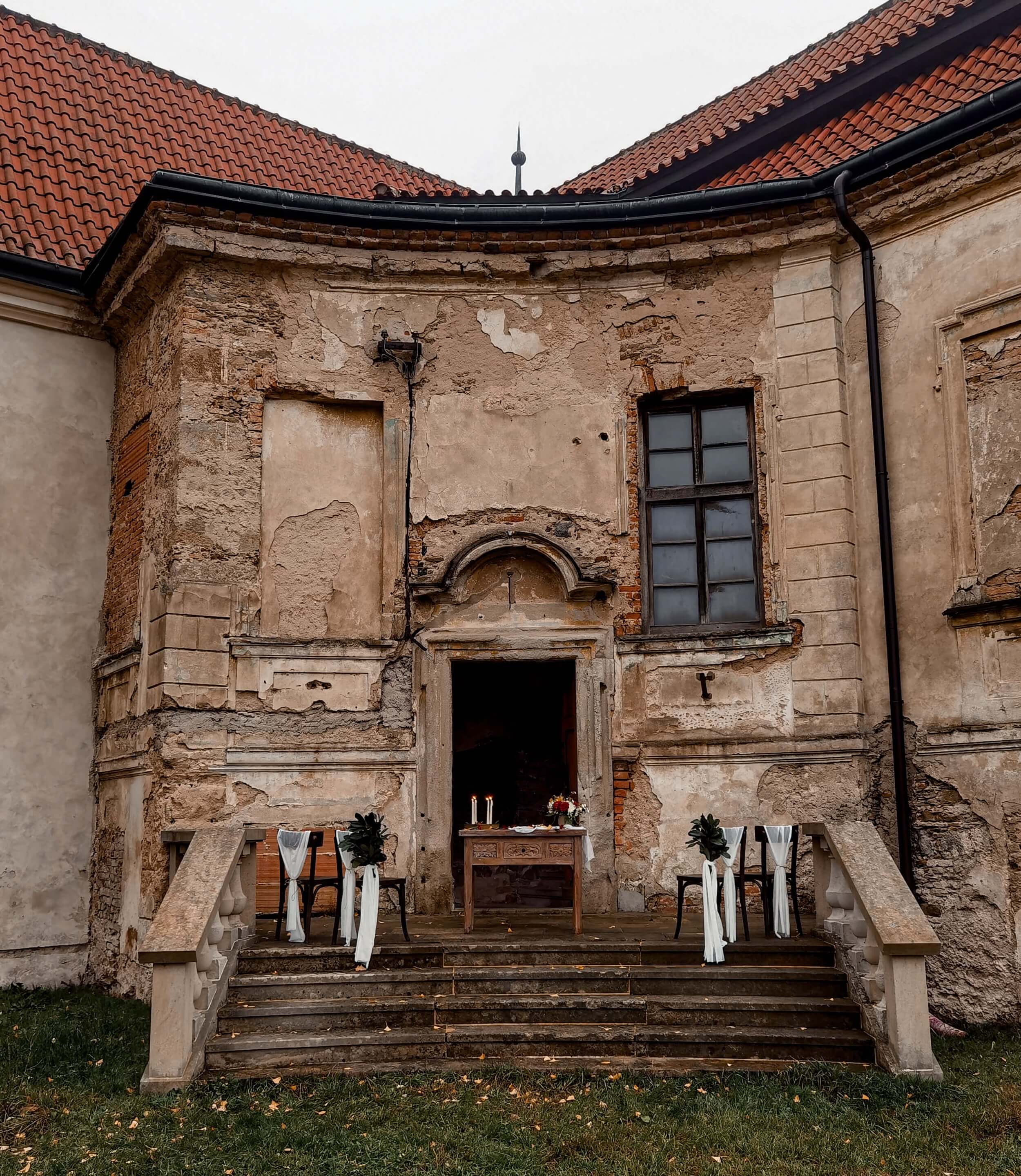 chateau-lobkovice-priest-place