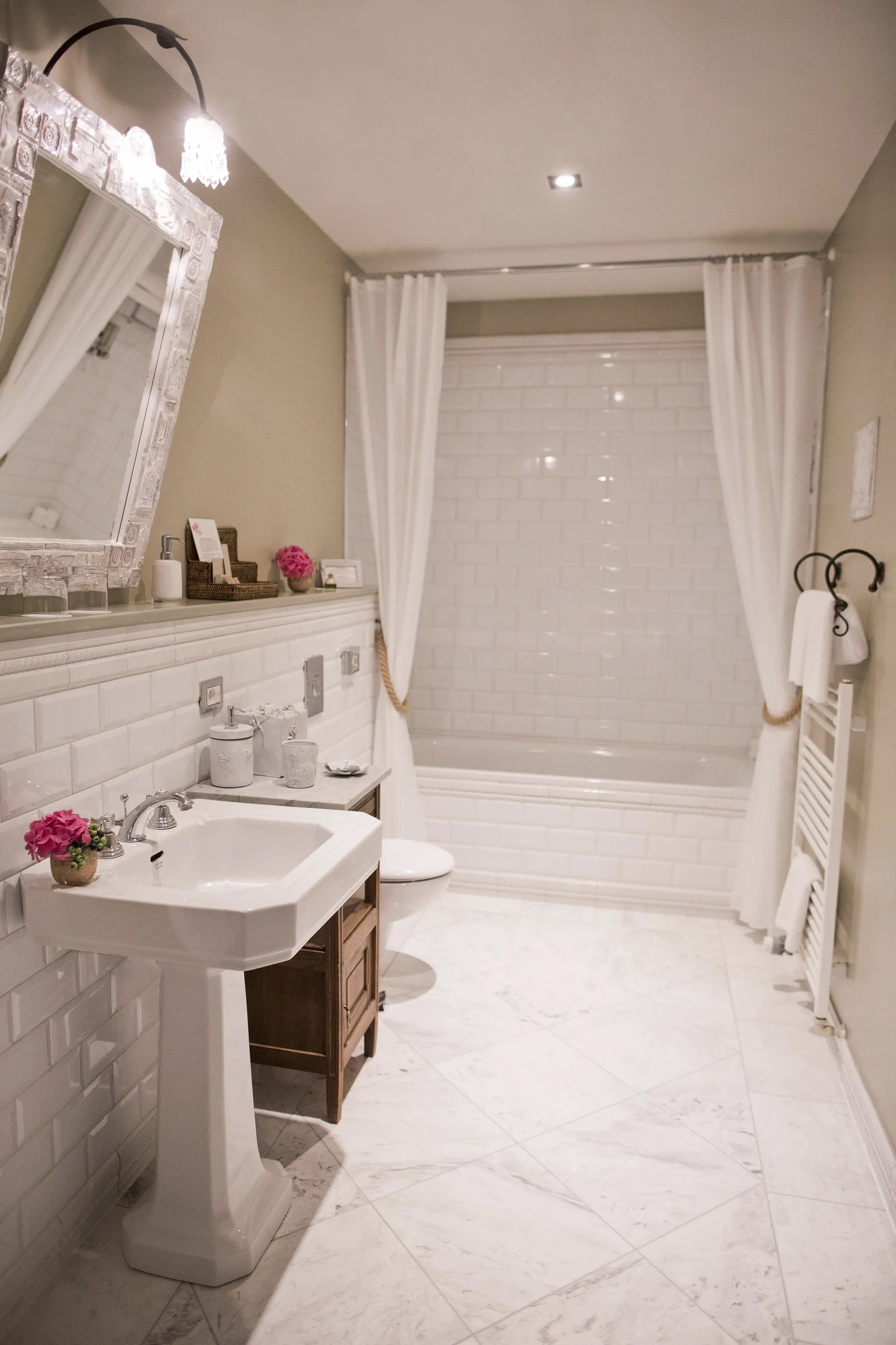 chateau-mcely-Luxury-Suite-Bathroom