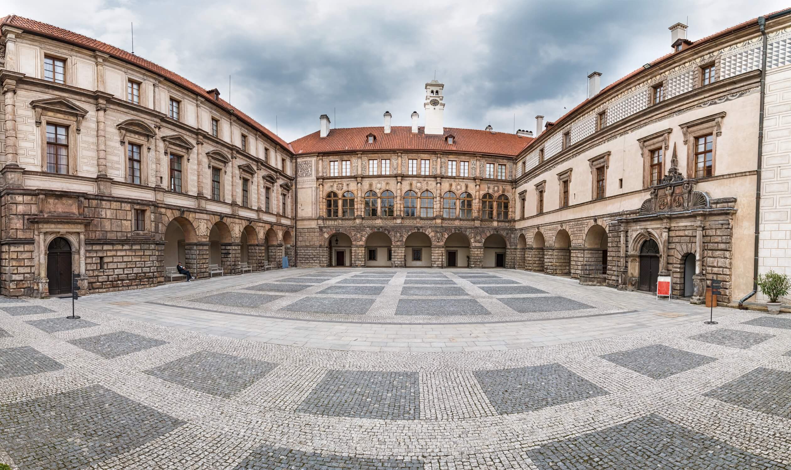 courtyard fisheye view nelahozeves castle