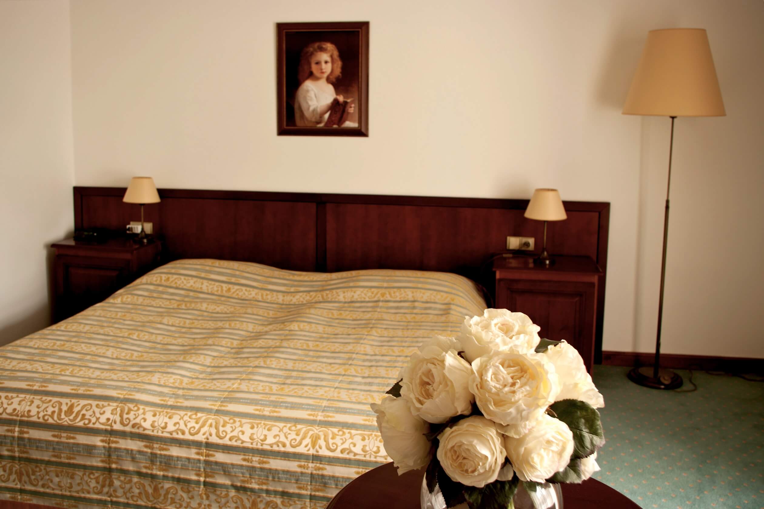 doublebed roses dobris castle