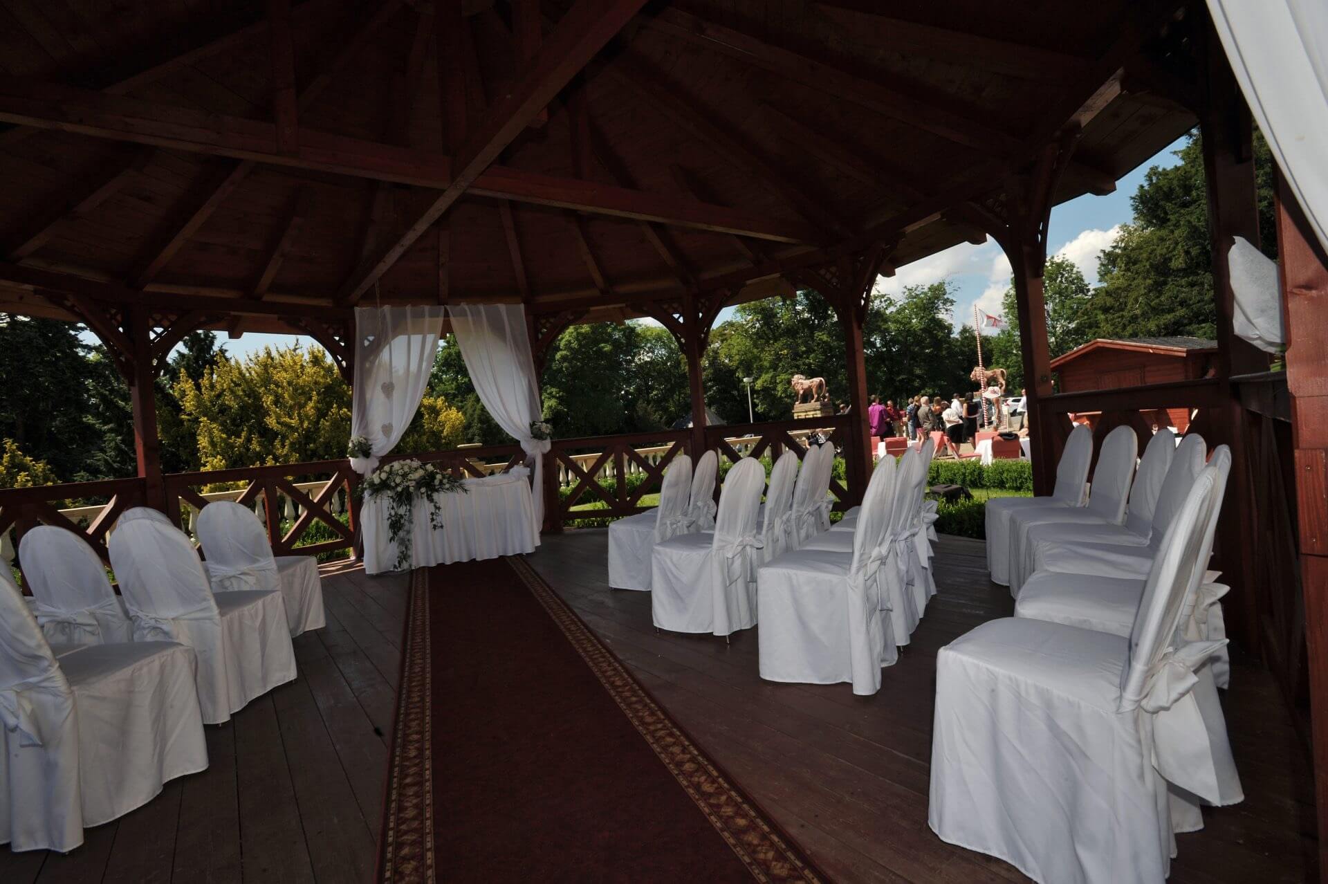 gazebo zbiroh castle