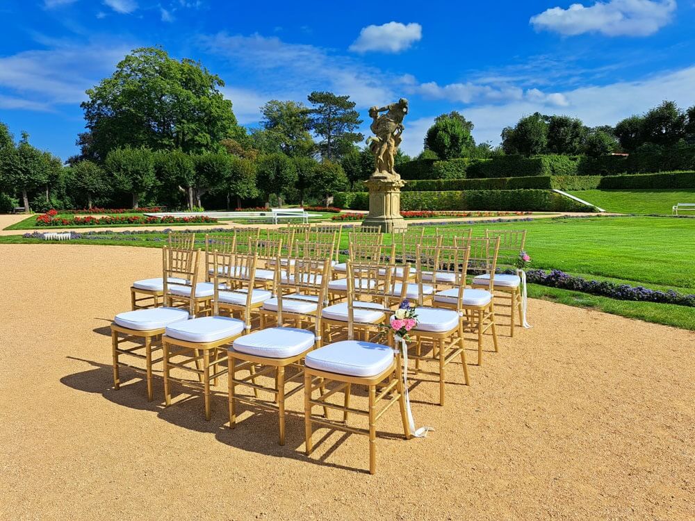 getting married in park dobris castle