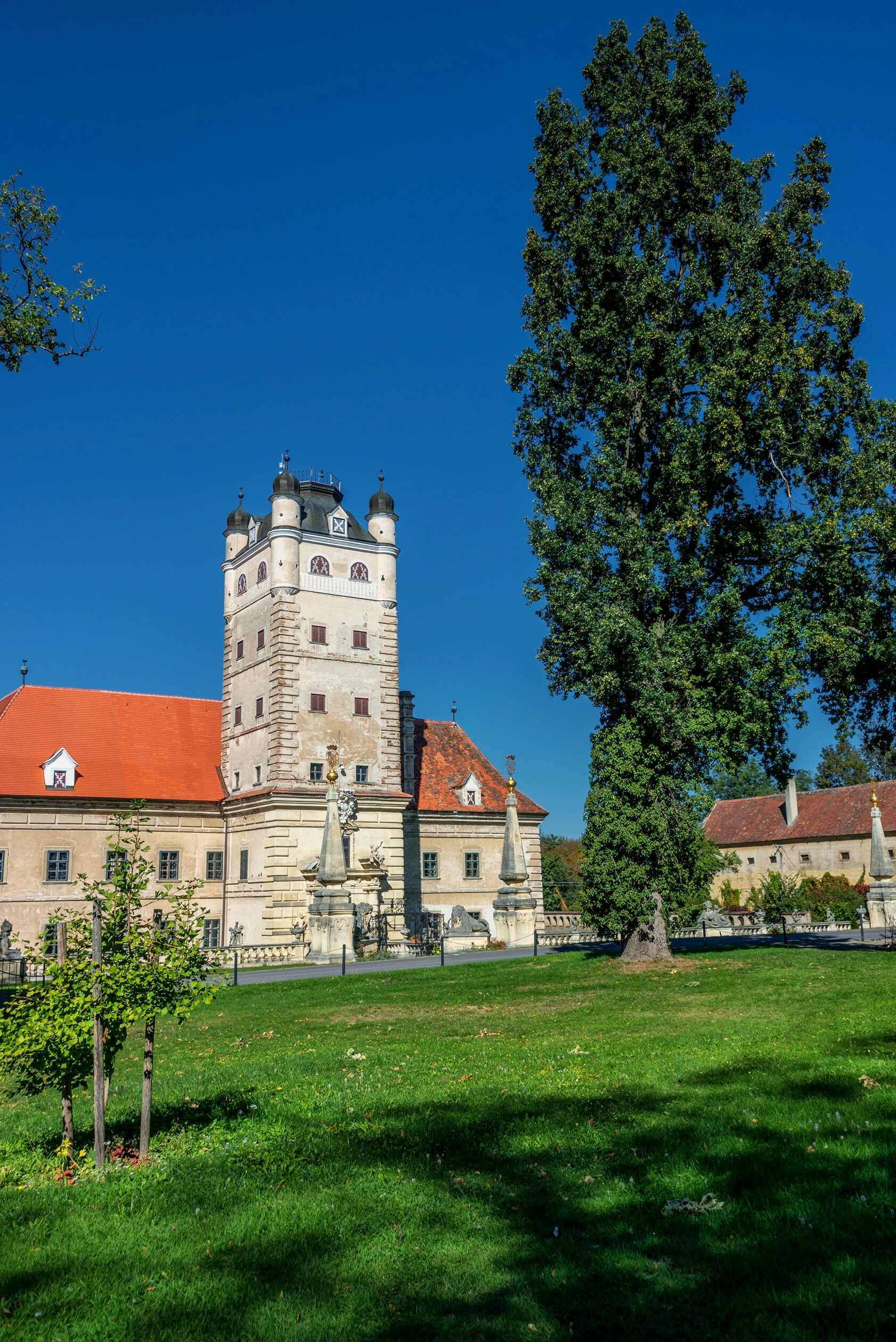 greillenstein-castle-lower-austria-park