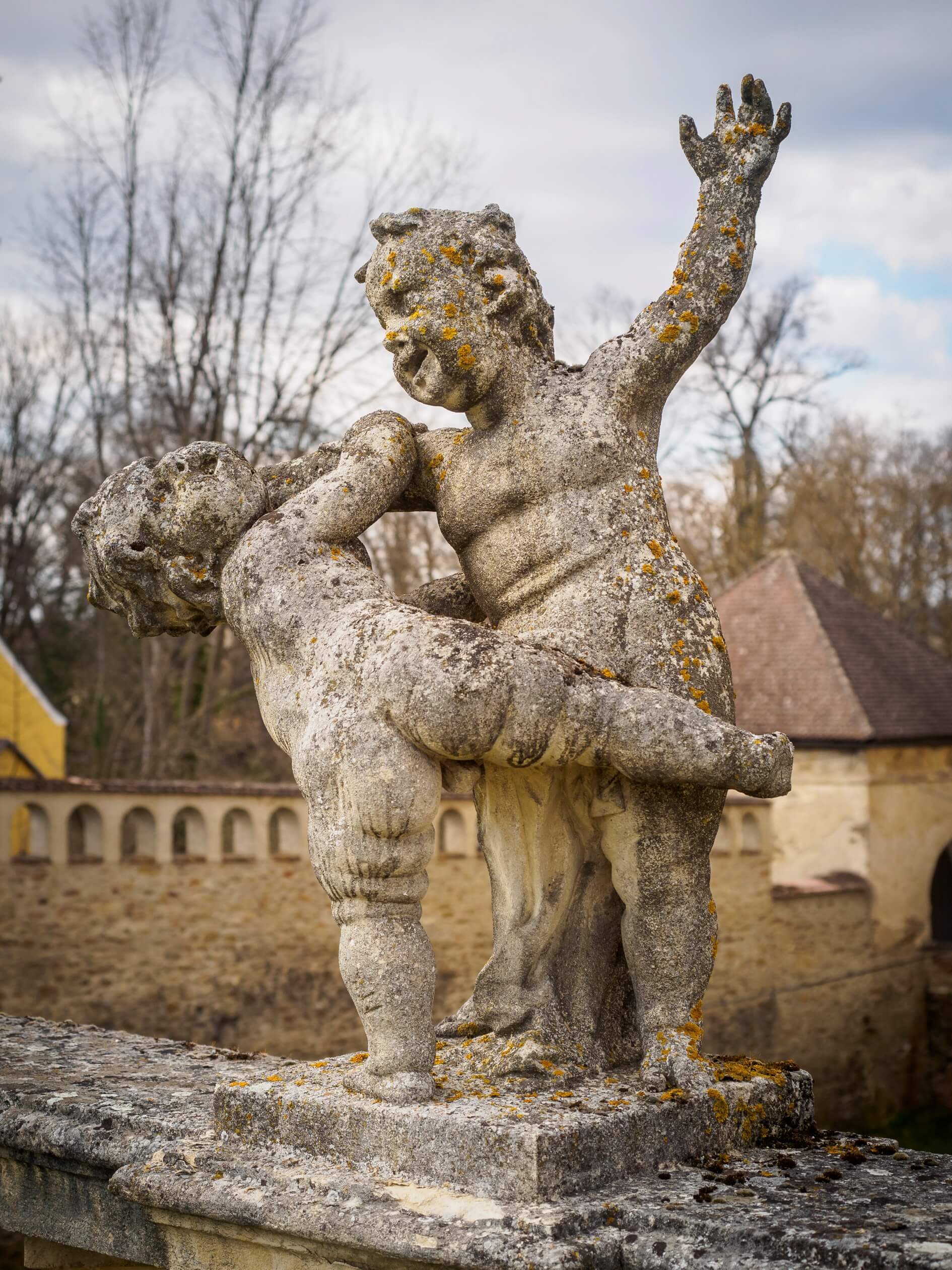 greillenstein-castle-lower-austria-statue