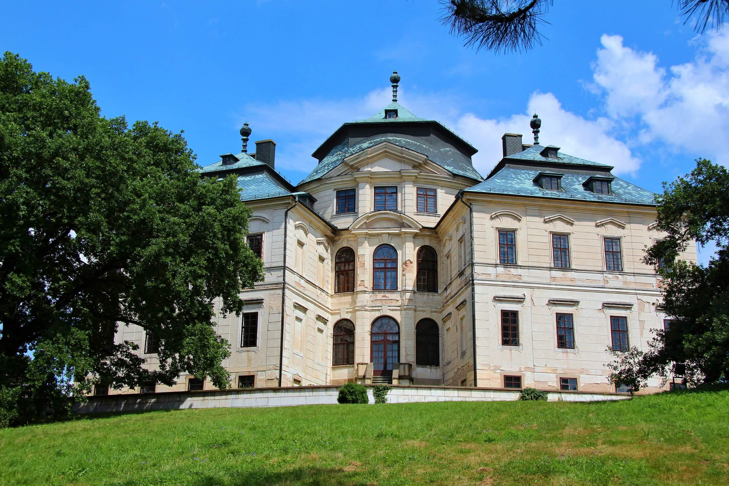 karlova koruna czech republic castle sunny profile
