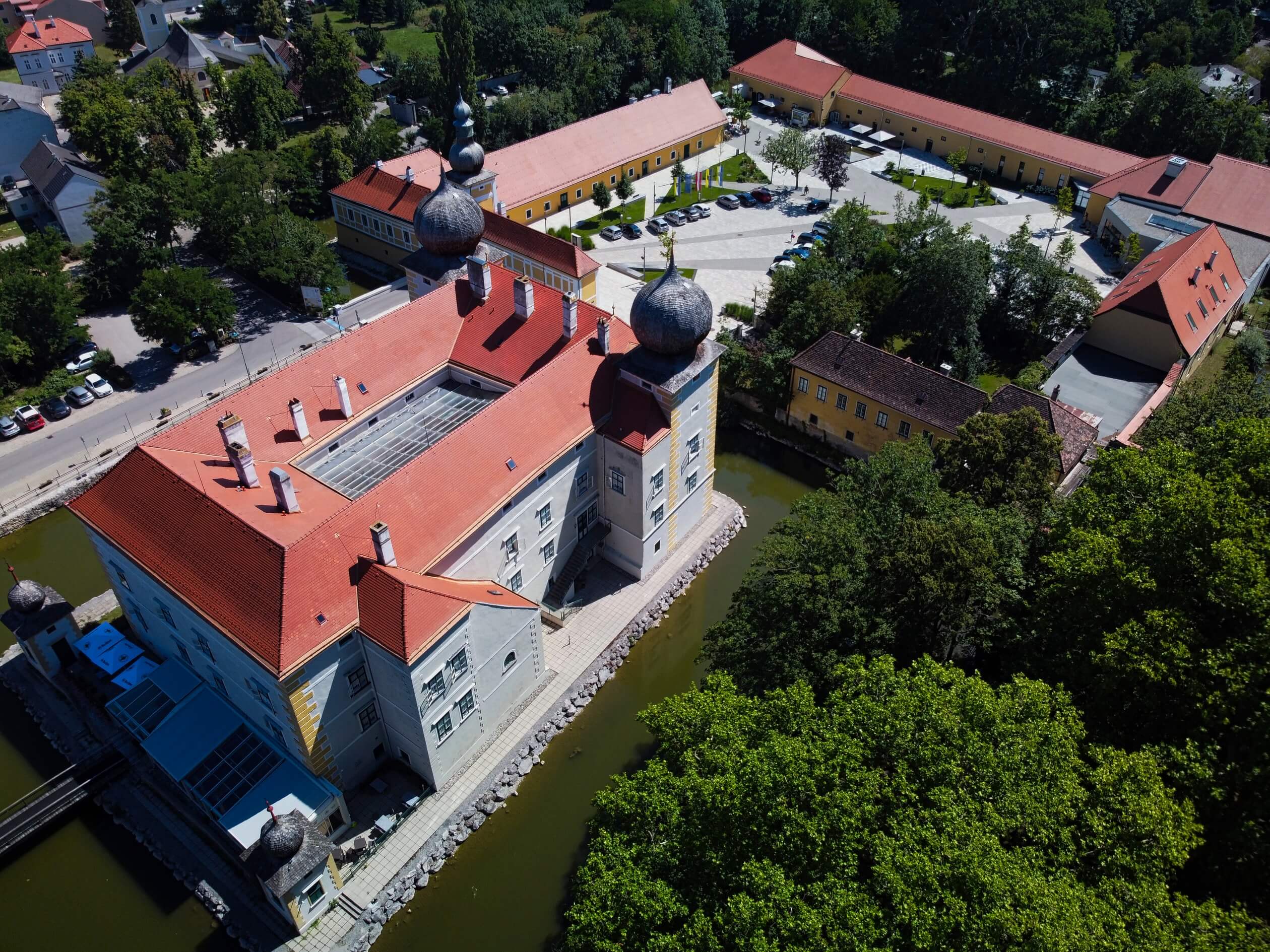 kottingbrunn castle drone shot