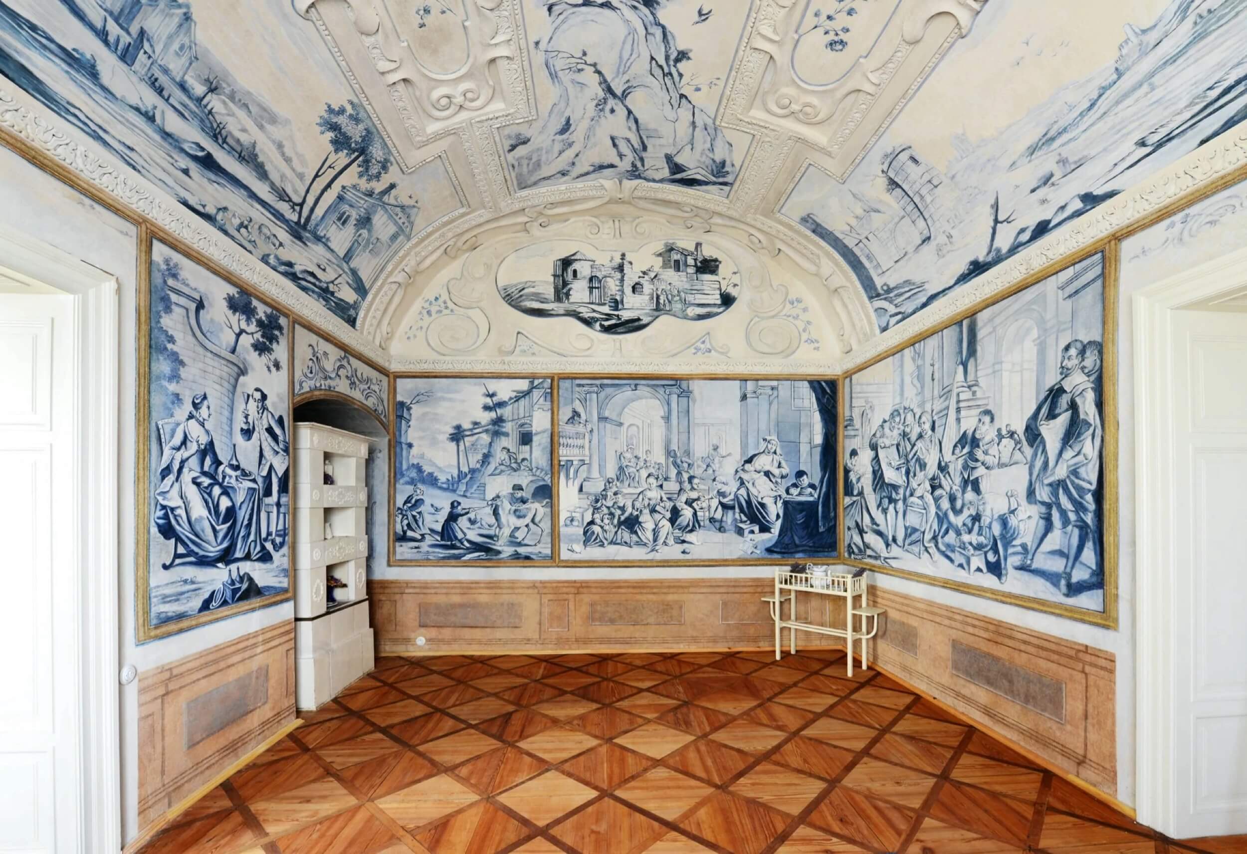 krinec castle blue room