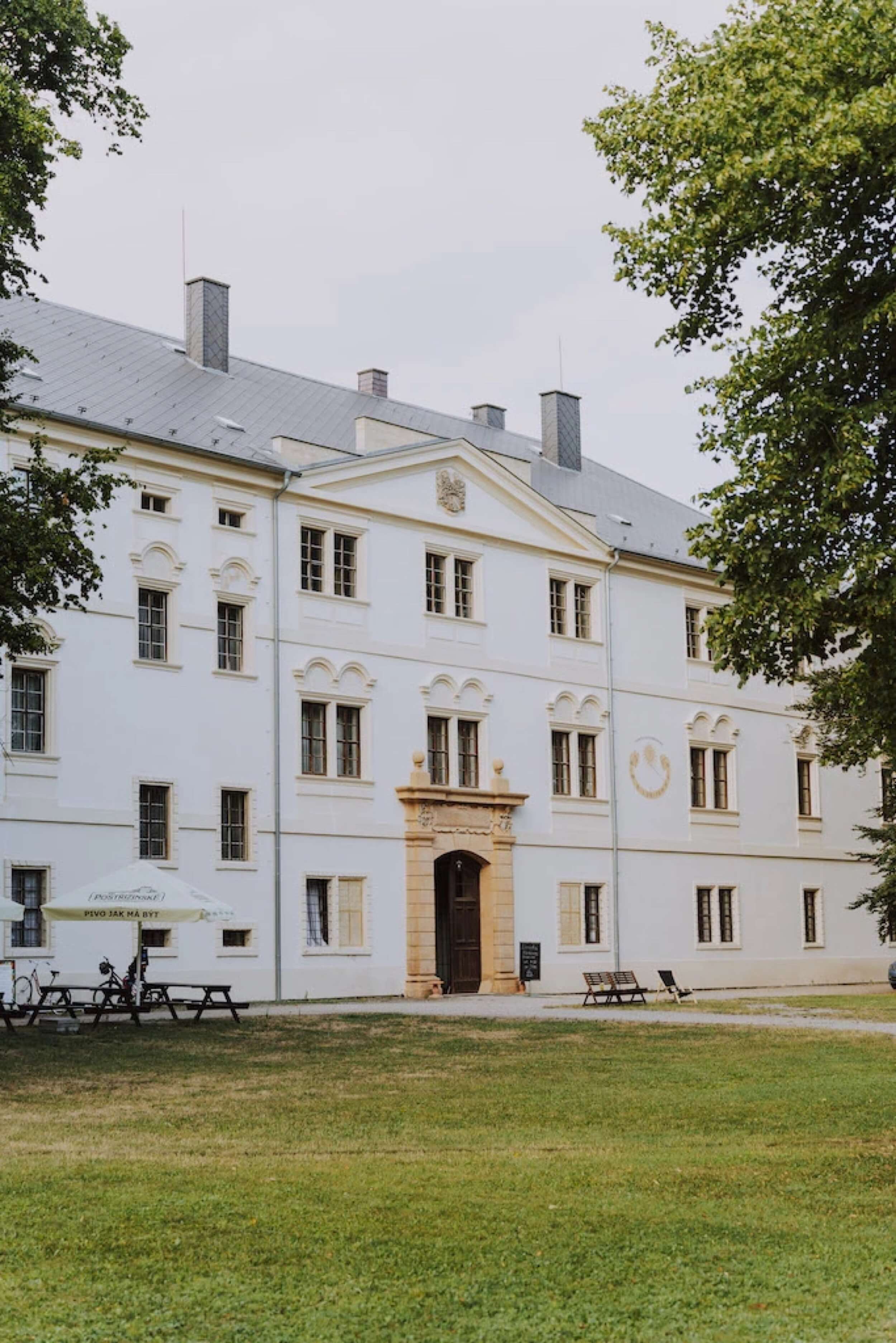 krinec-castle-entrance