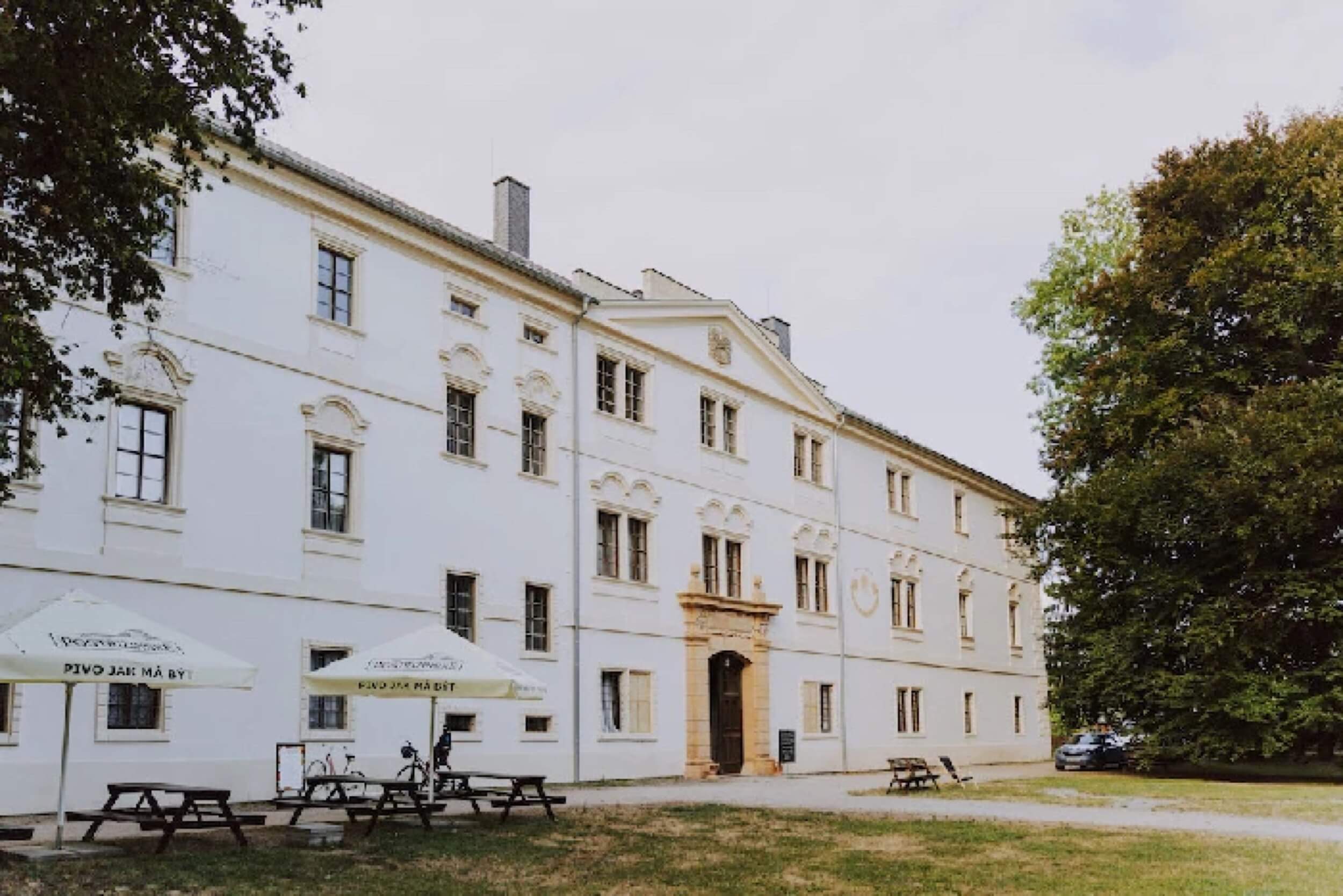 krinec castle outside view