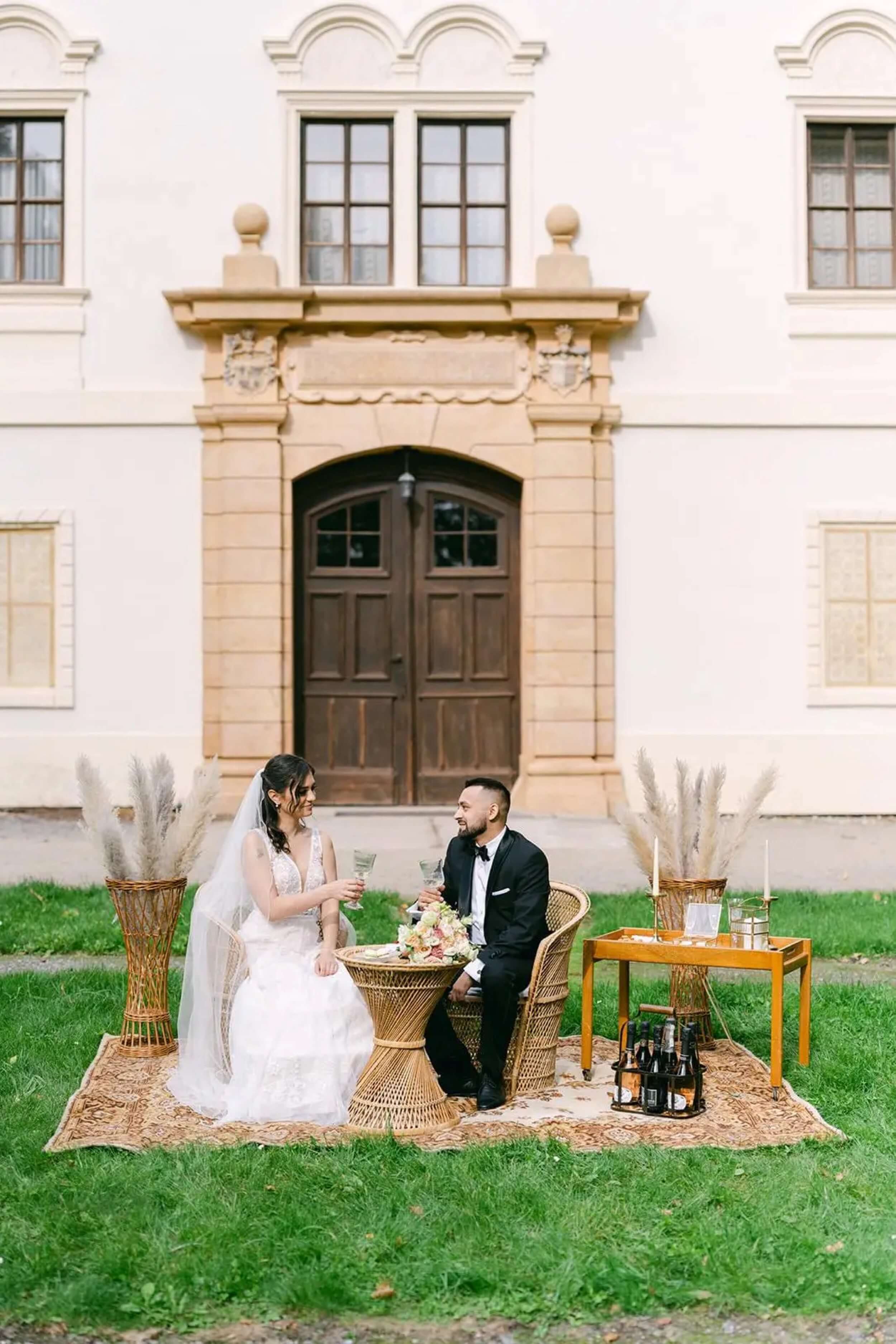 krinec-castle-wedding-outside