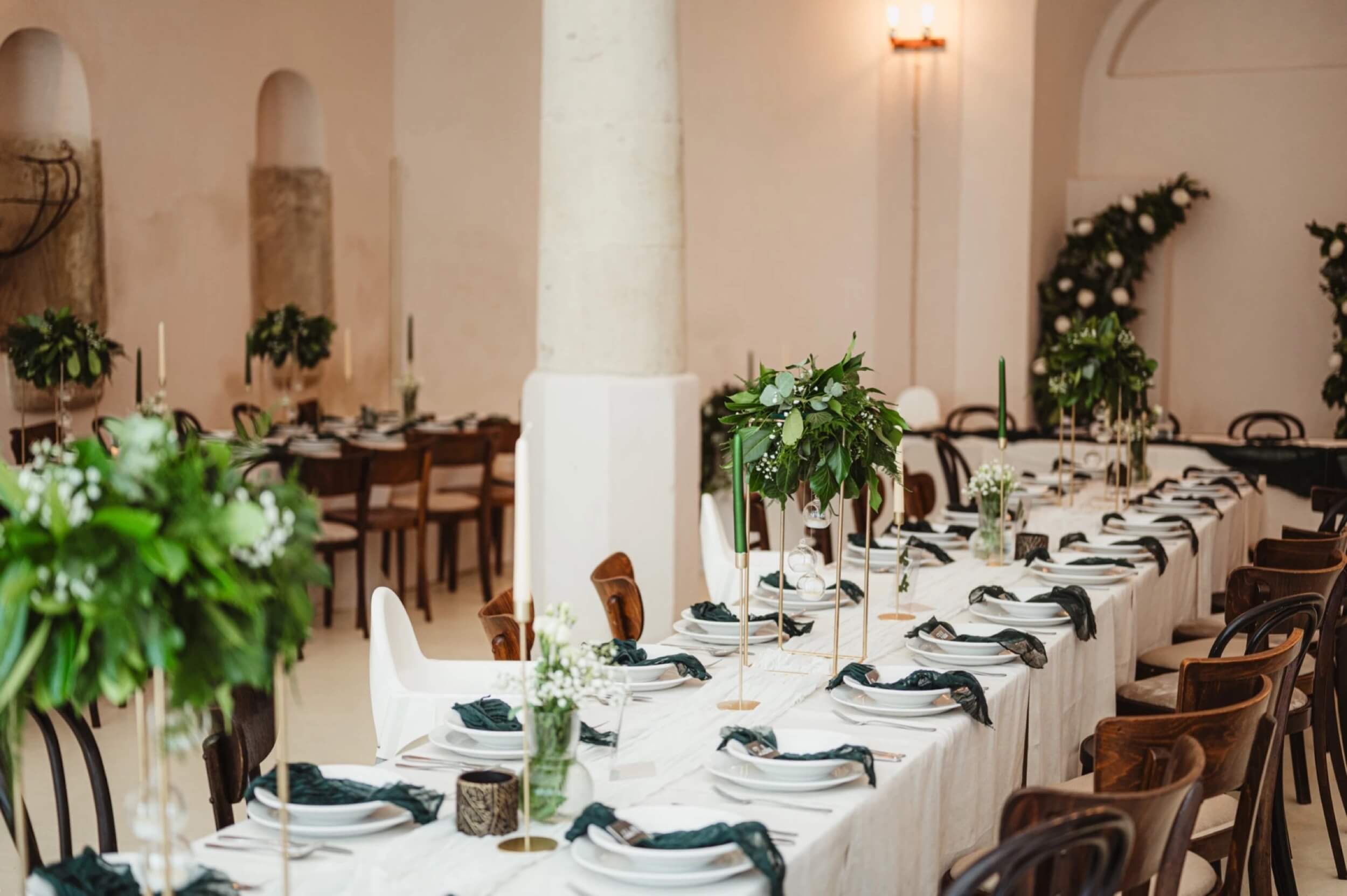 krinec castle wedding tables ready