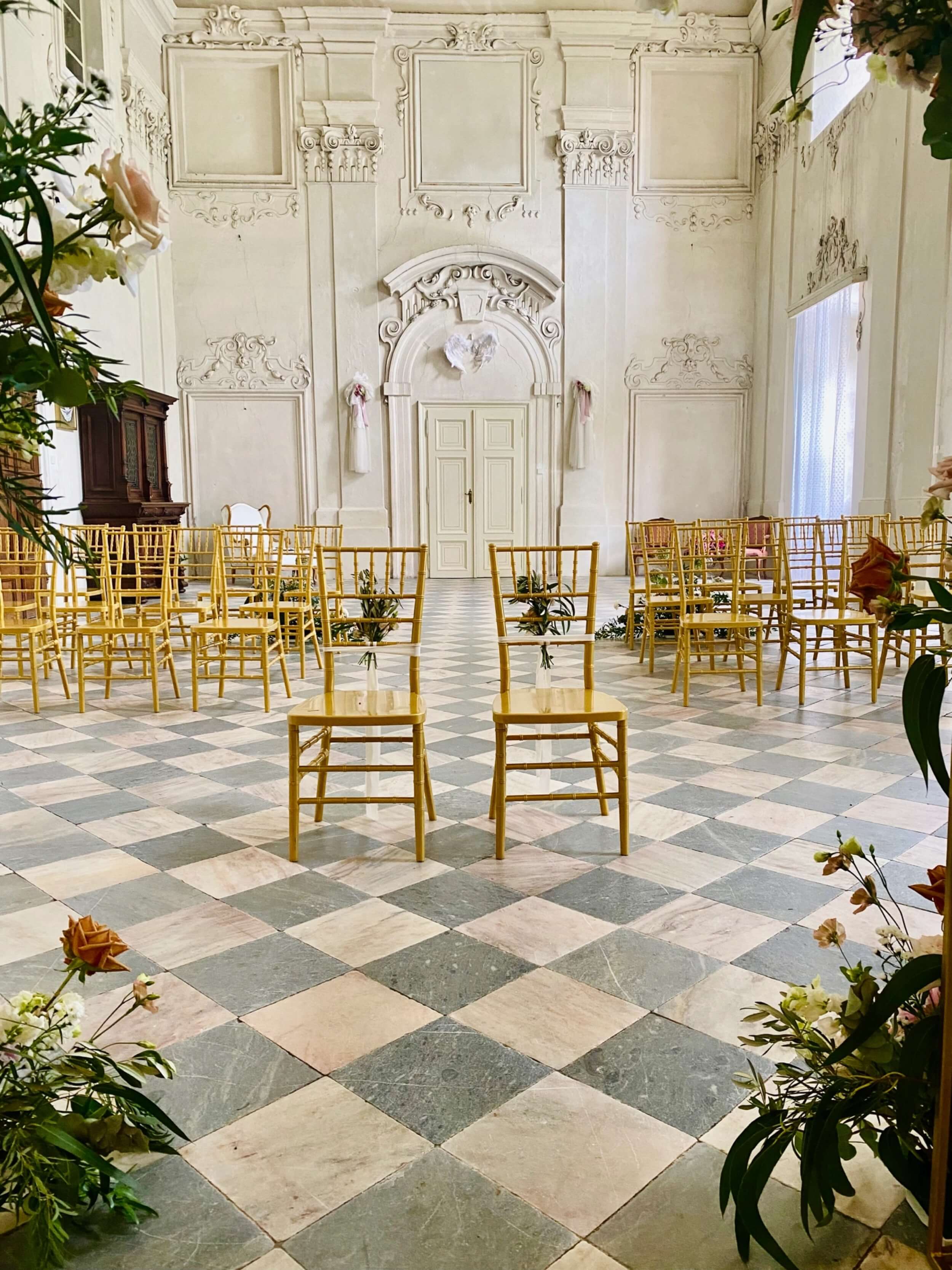 krinec-castle-wedding-two-chairs