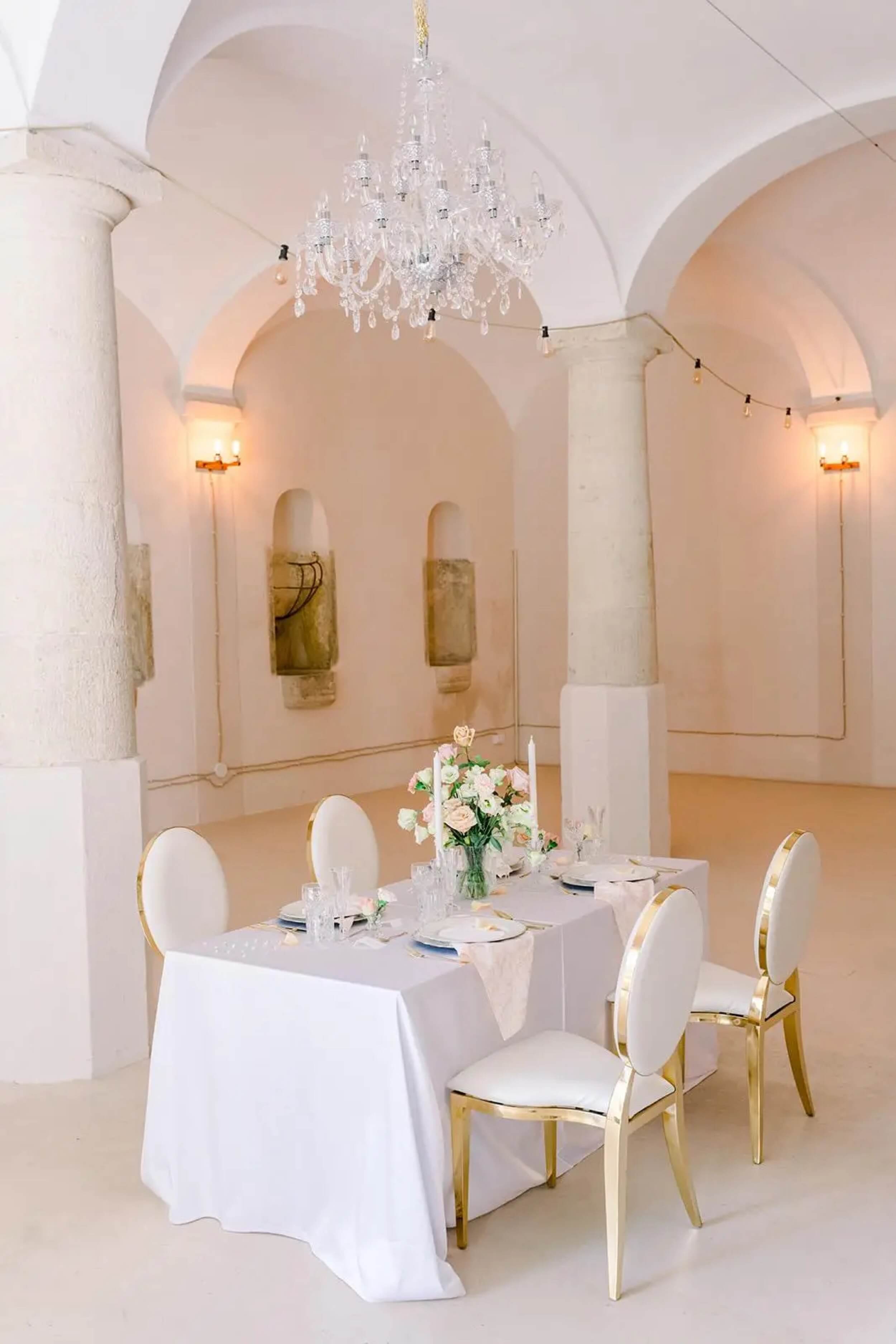 krinec-castle-weding-table-for-four