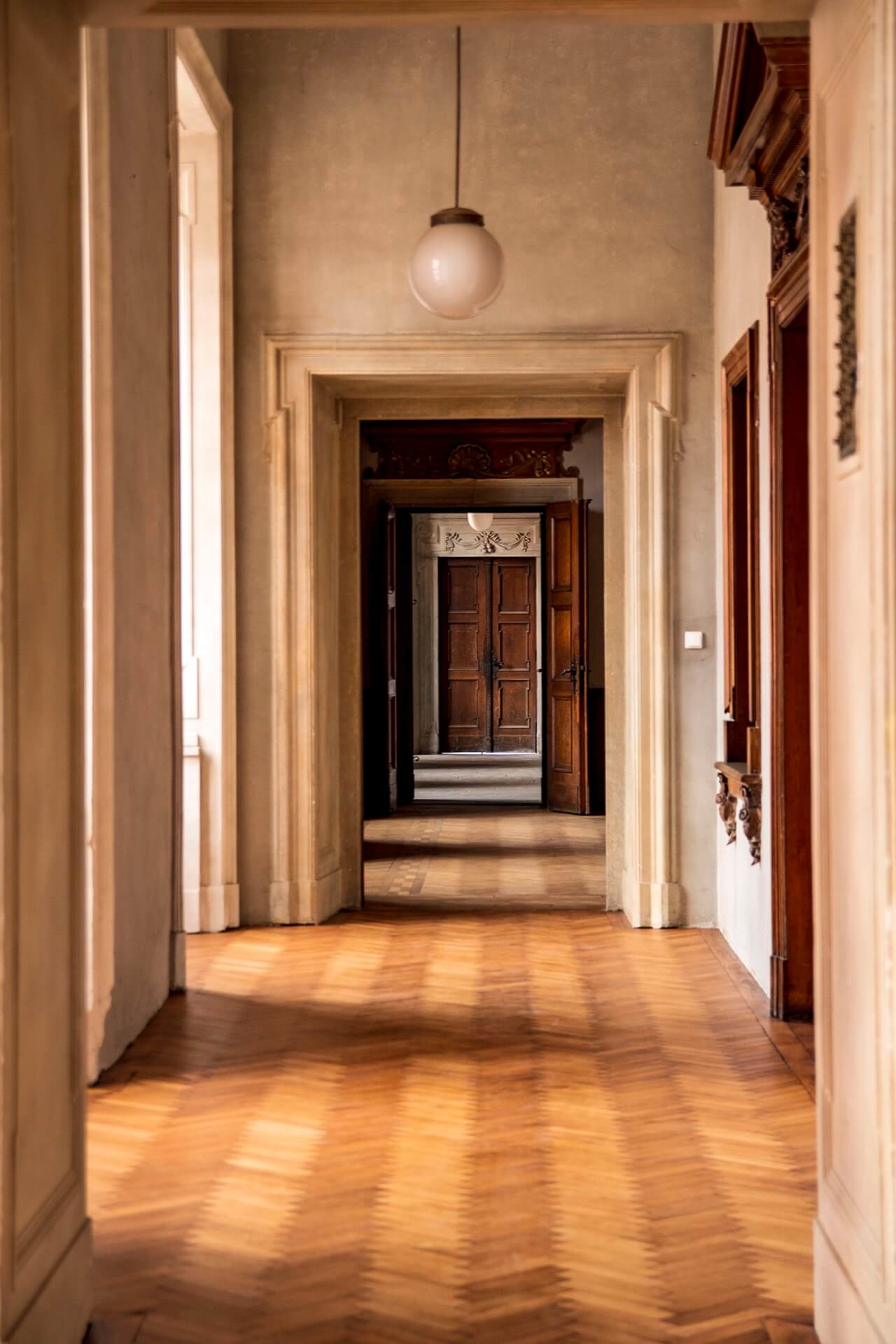 long-hallway-Roudnice-castle-doors