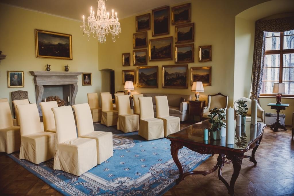 nelahozeves castle wedding ceremony room