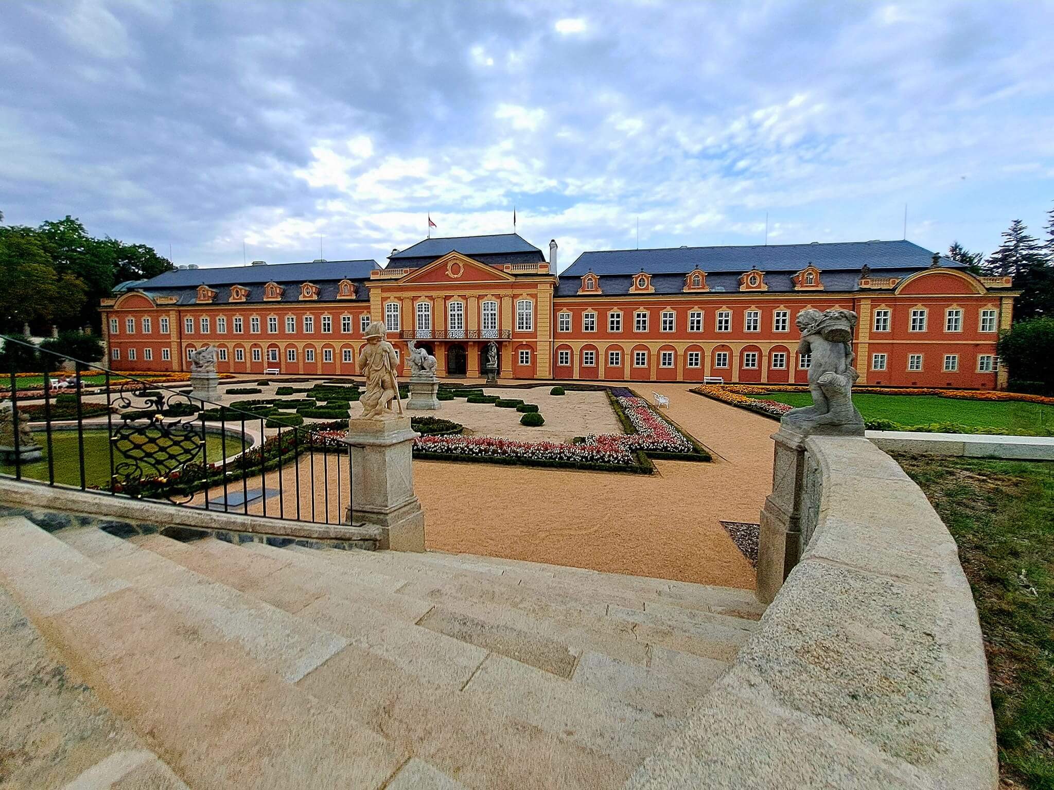 park cloudy dobris castle