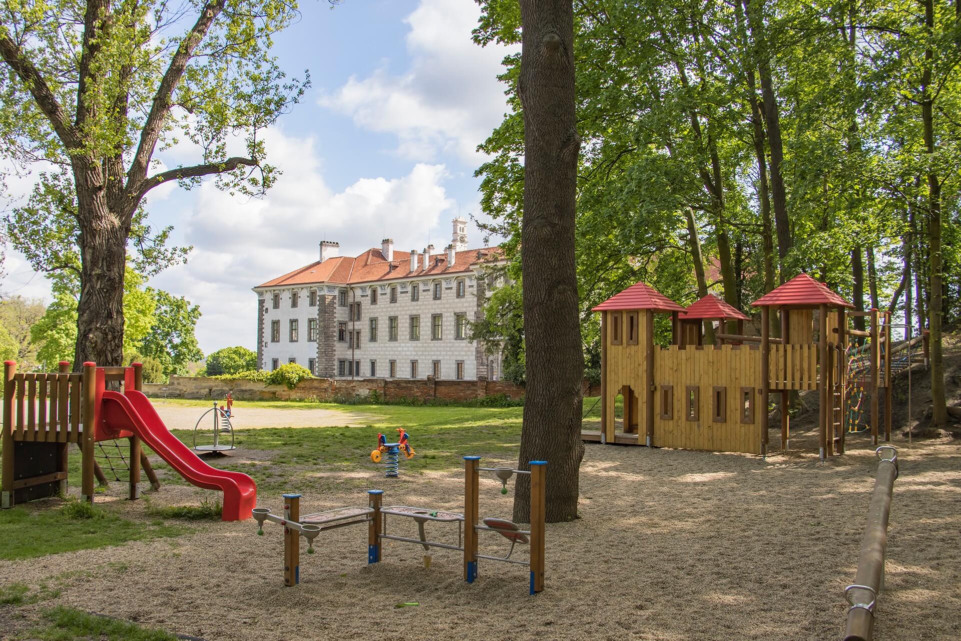 playground for children nelahozeves castle