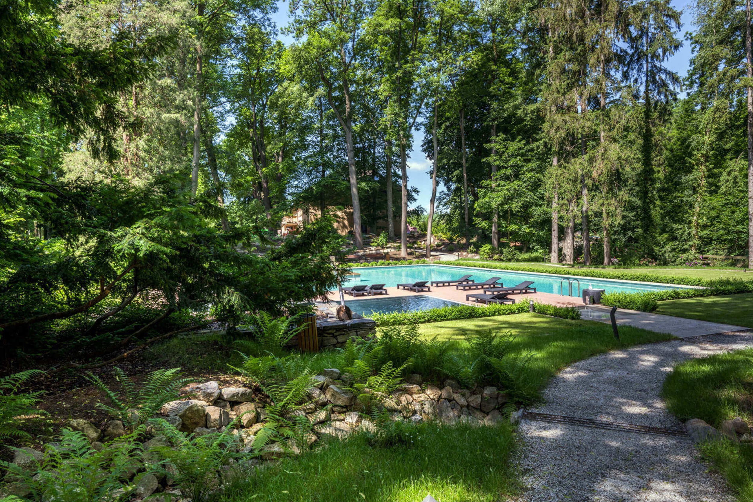 ratmerice castle swimming pool